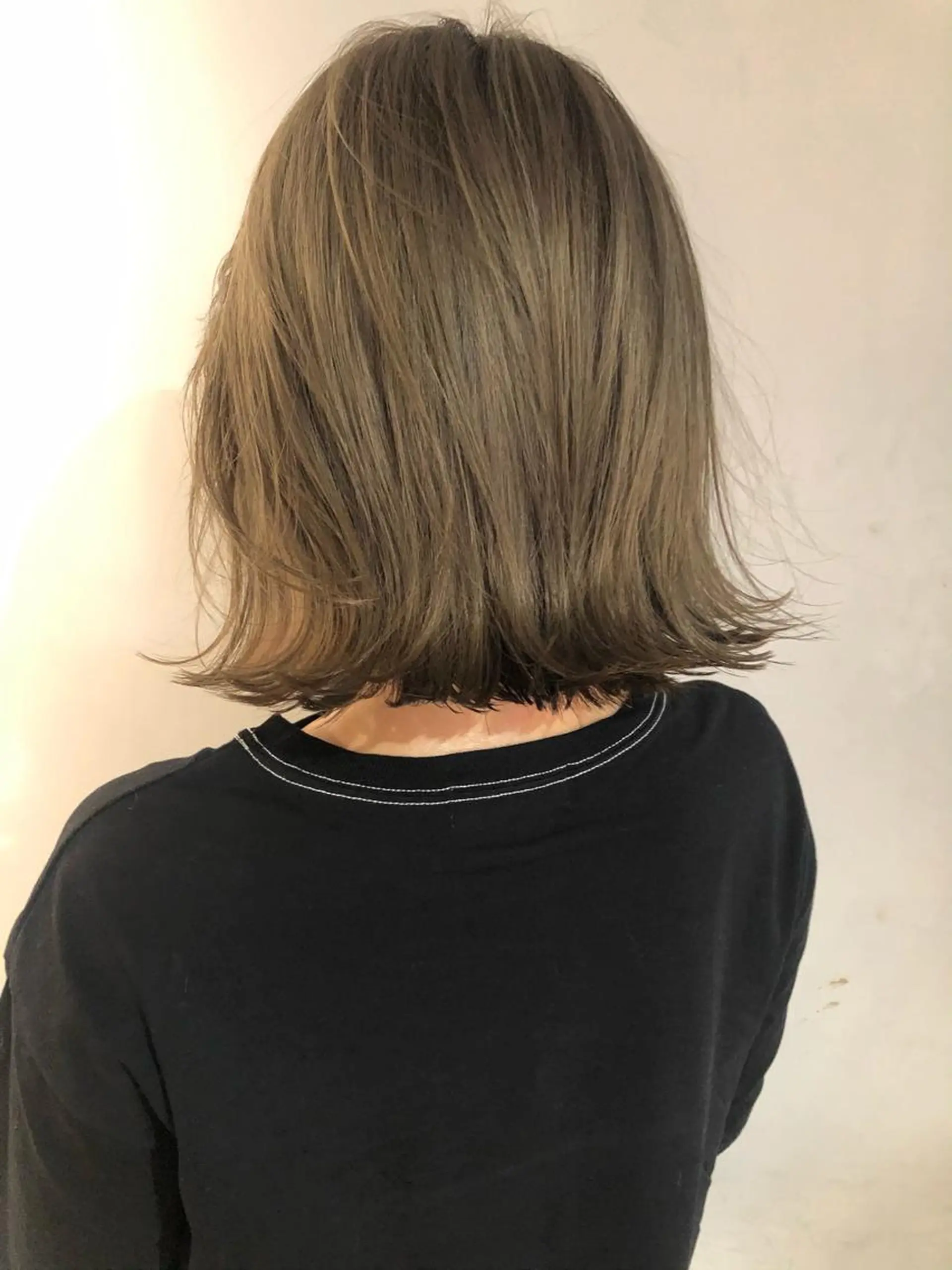 ショート カラー ベージュカラー ブリーチ シルバー シルバーベージュ Leverage New York所属・店長 濱口敬太のヘアスタイル