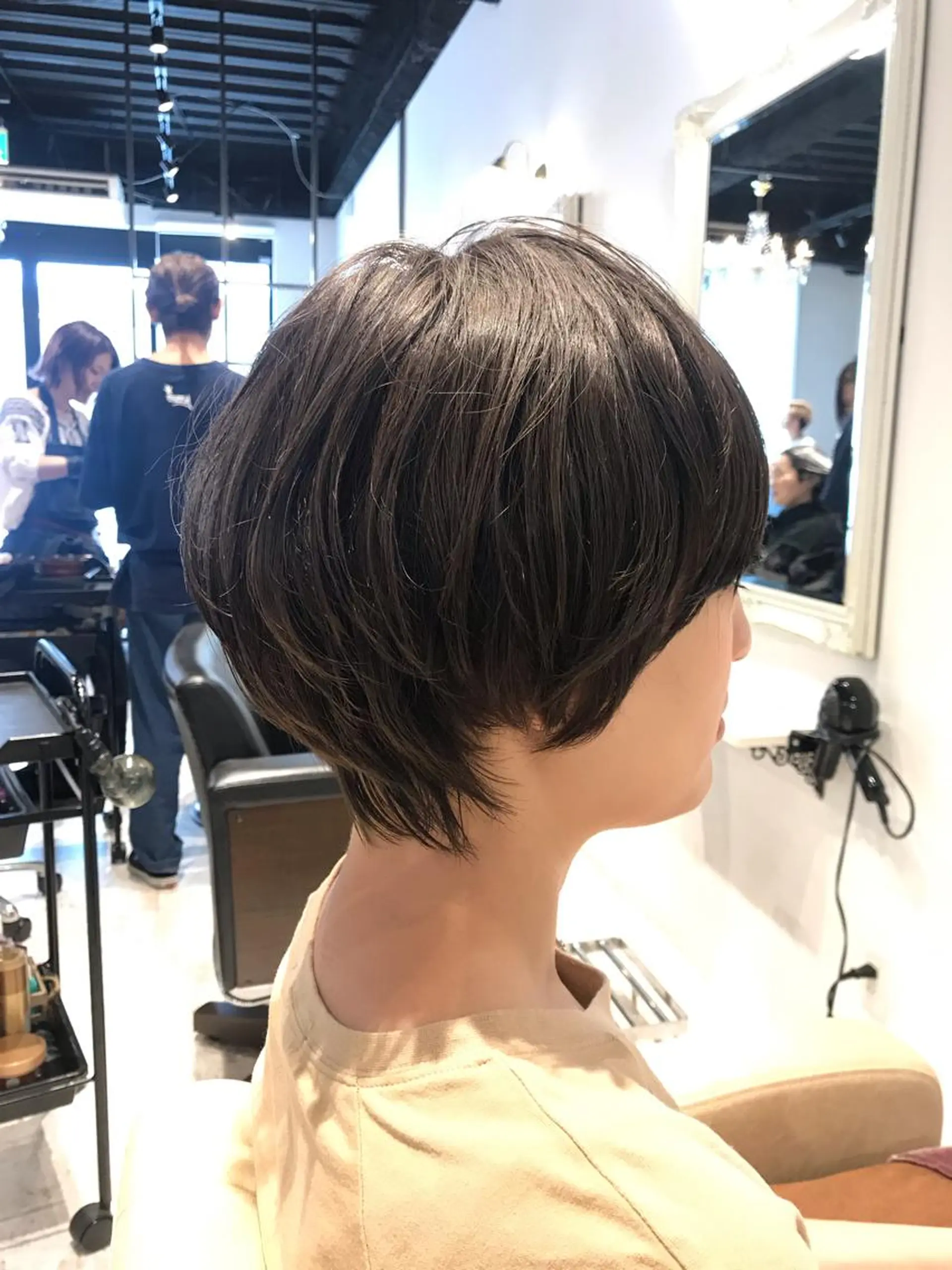 ショート カラー ダブルカラー グレージュ アイスグレージュ ショートヘア パパで店長な戸田 健治【ショートヘア】のヘアスタイル