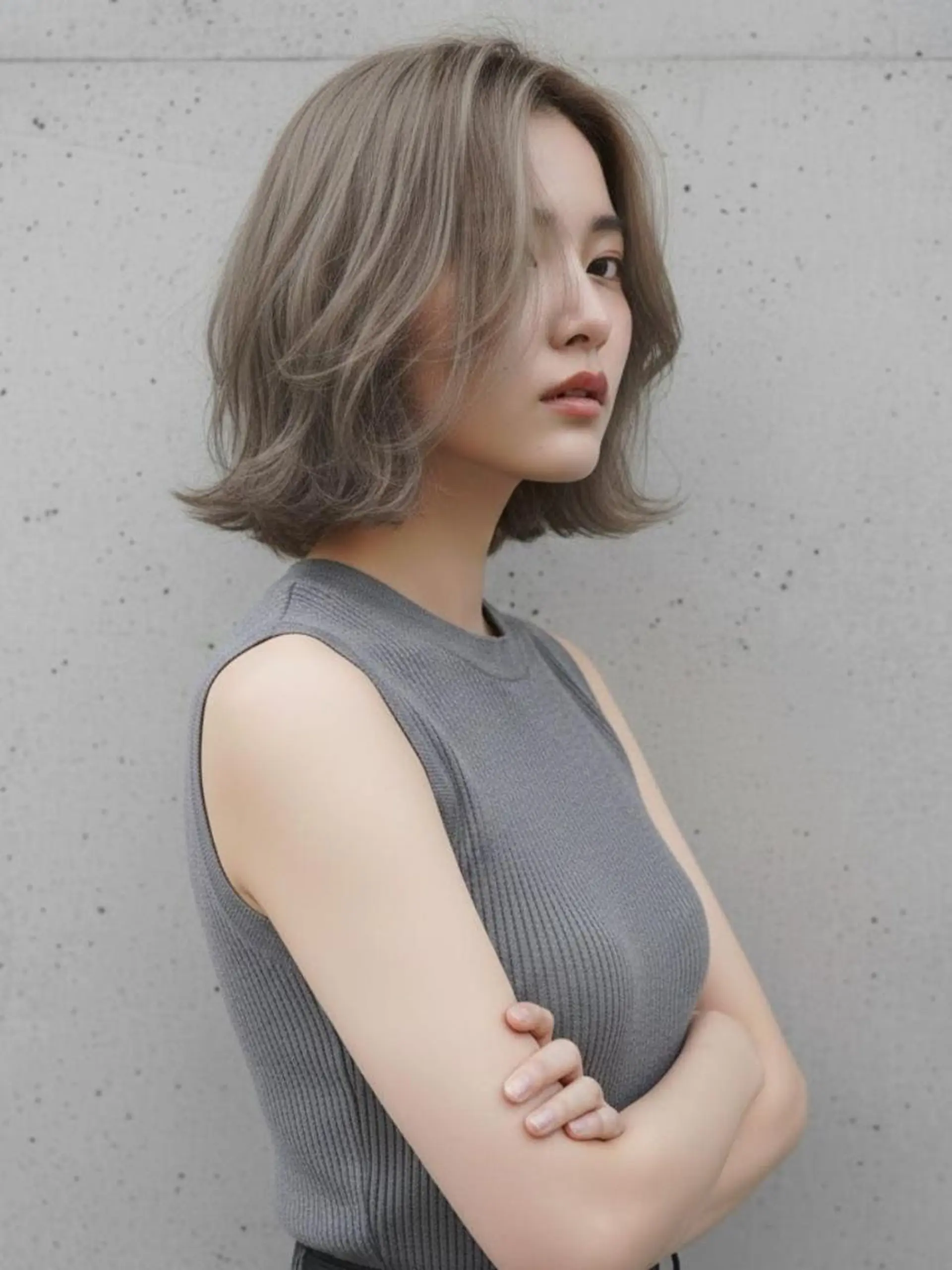 ミディアム カラー 切りっぱなしボブ ベージュカラー ブリーチ 透明感カラー ハイトーンカラー ヘアカラー トリートメント ヘアサロン エム渋谷のヘアスタイル