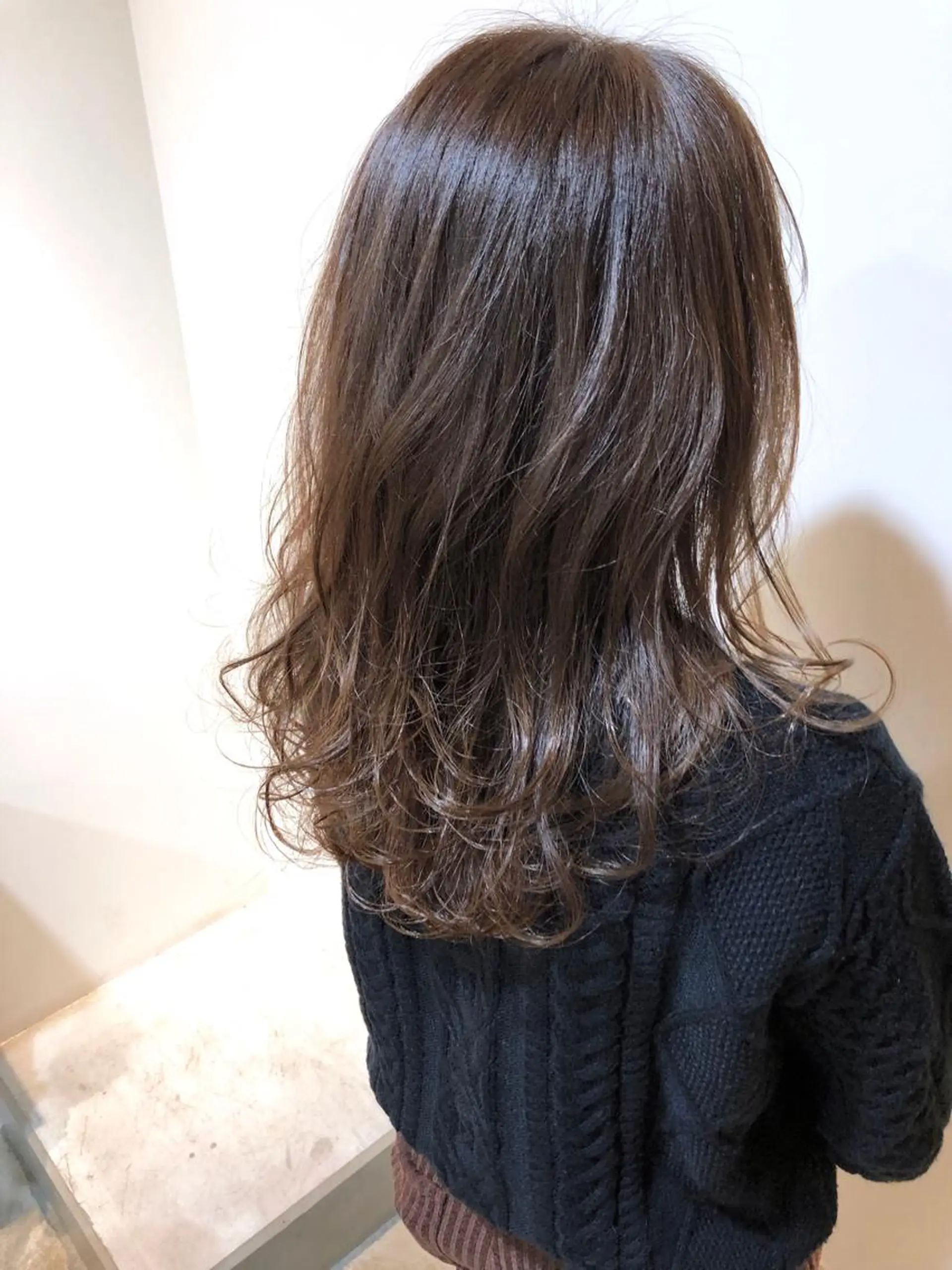 セミロング カラー MIOベージュカラー 柔らかいカラーのヘアスタイル