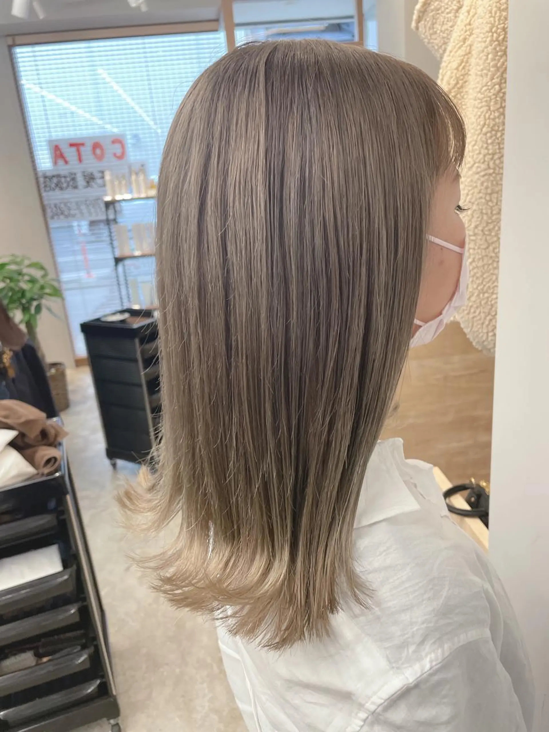 ミディアム SAEKI【ior 】北千住店ブリーチのヘアスタイル