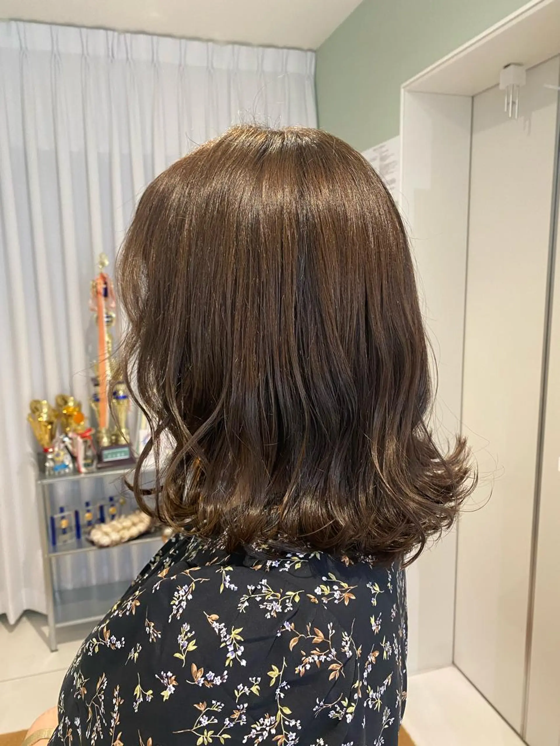 ミディアム 長井 麻帆のヘアスタイル