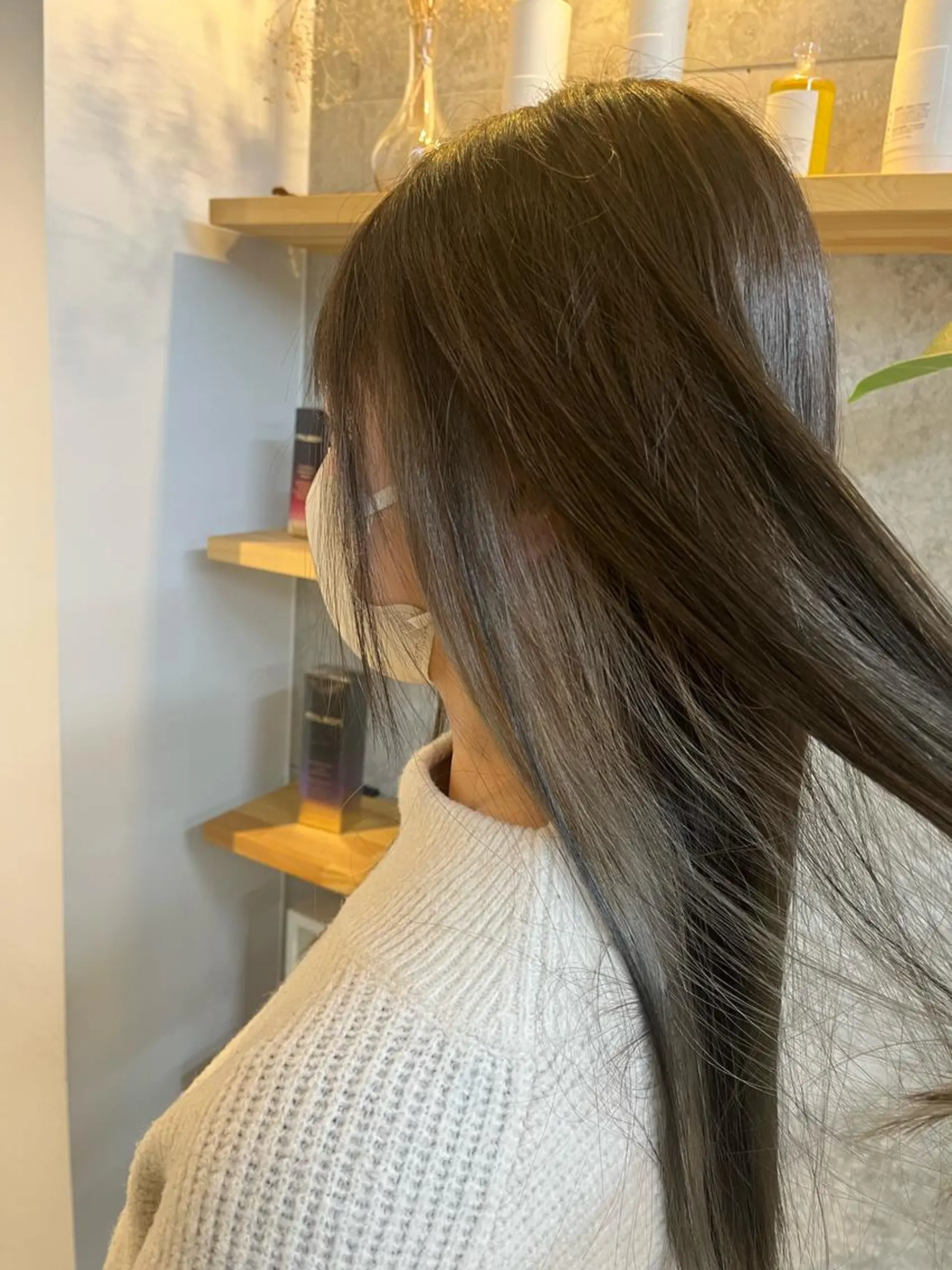 セミロング カラー ハイトーンカラ ー/小川のヘアスタイル