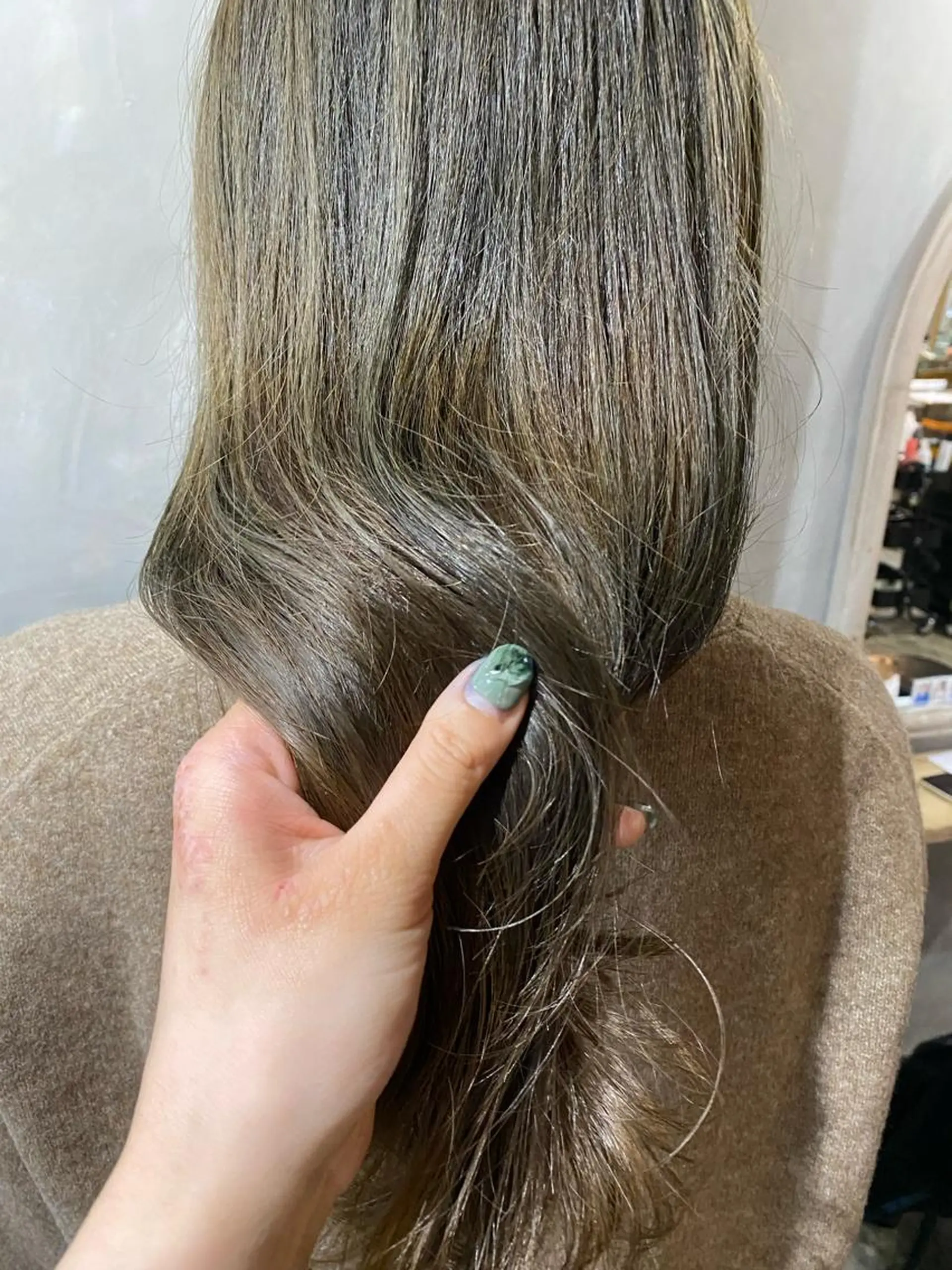 セミロング カラー カット ヘアカラー トリートメント ツキノキ ミナのヘアスタイル