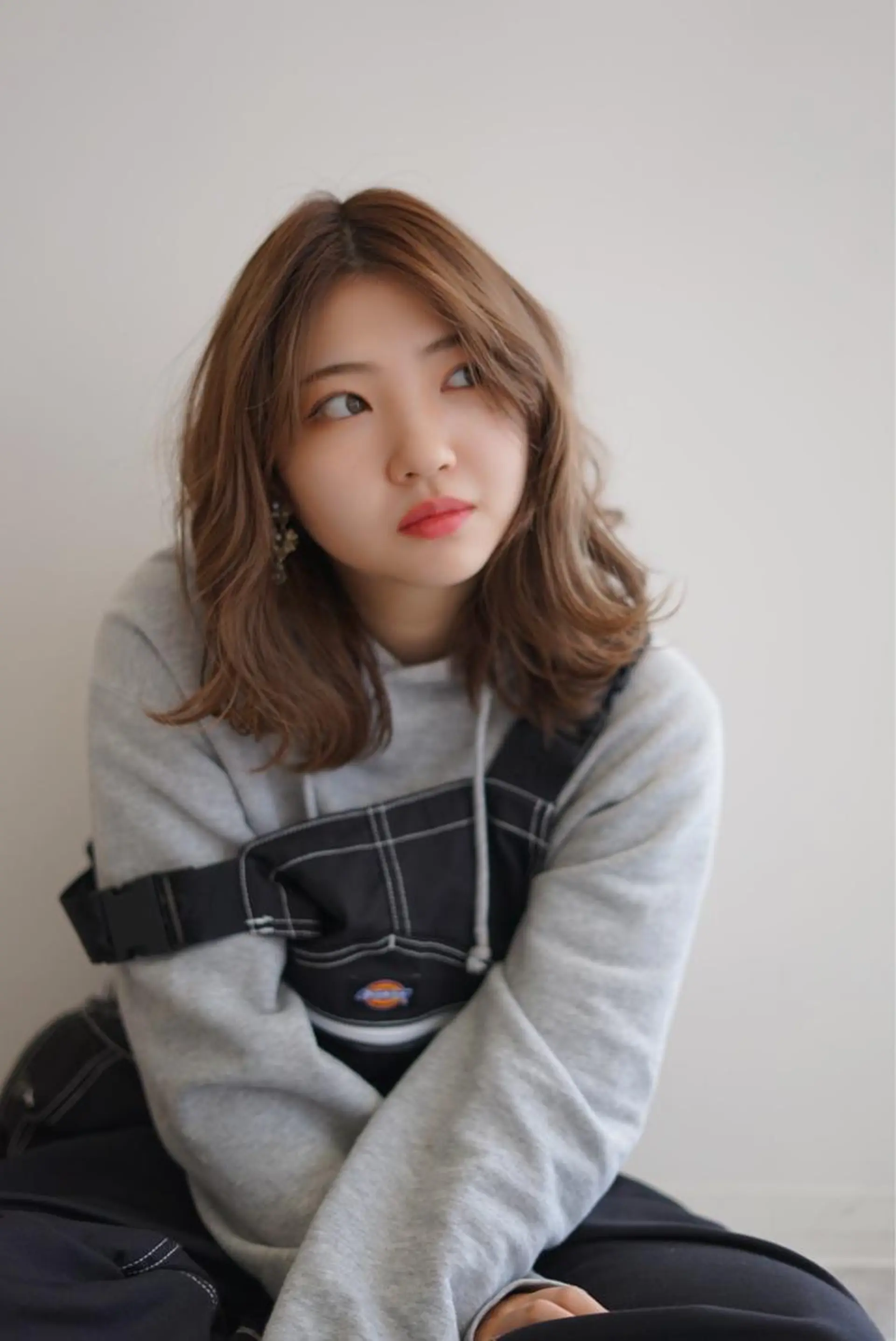 セミロング カラー ioe 岡本のヘアスタイル