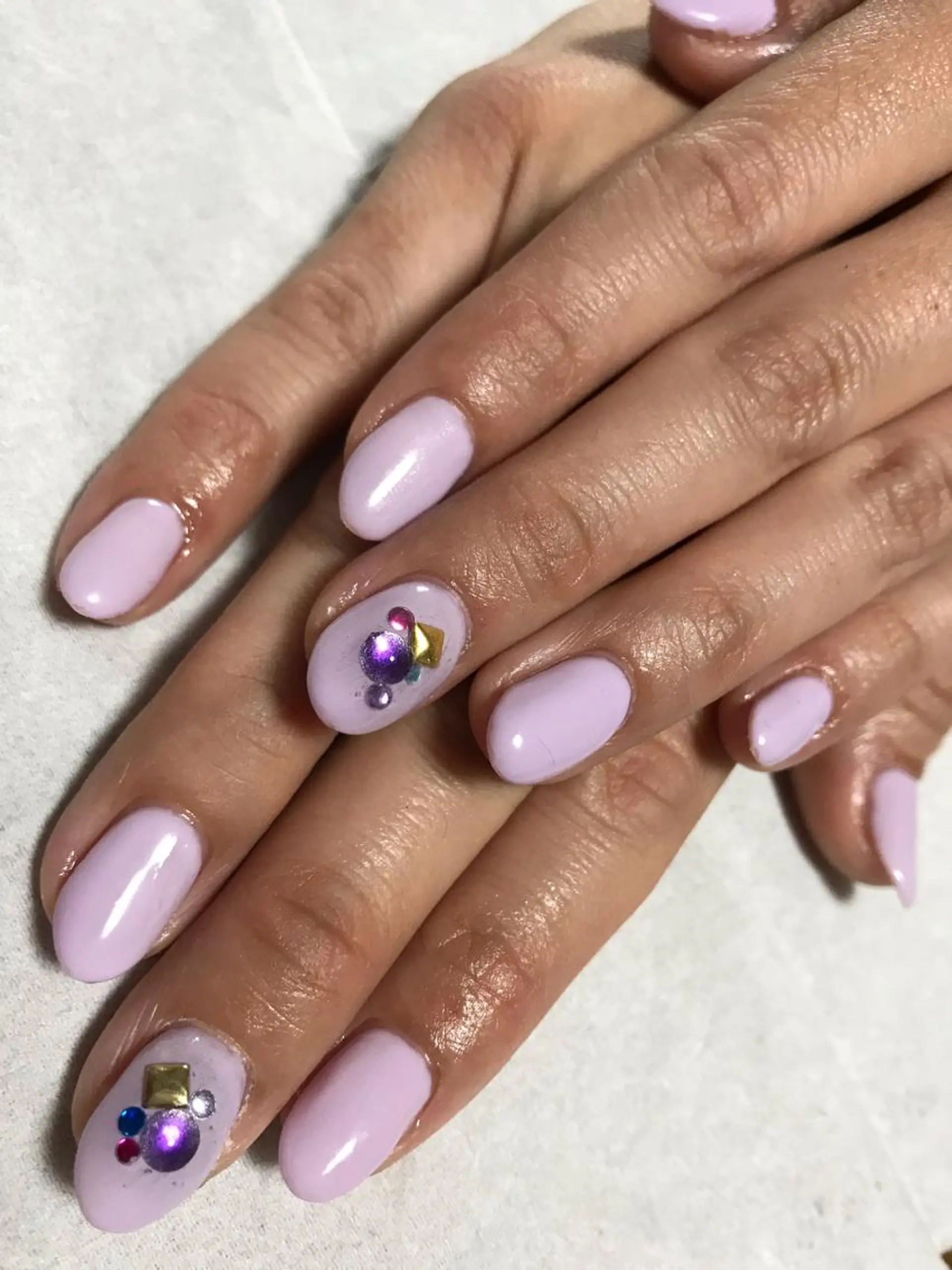 ミディアム ネイル ジェルネイル ワンカラーネイル ストーンネイル ネイルサロンハピーナ自宅サロン所属・金沢 未緒のネイルデザイン