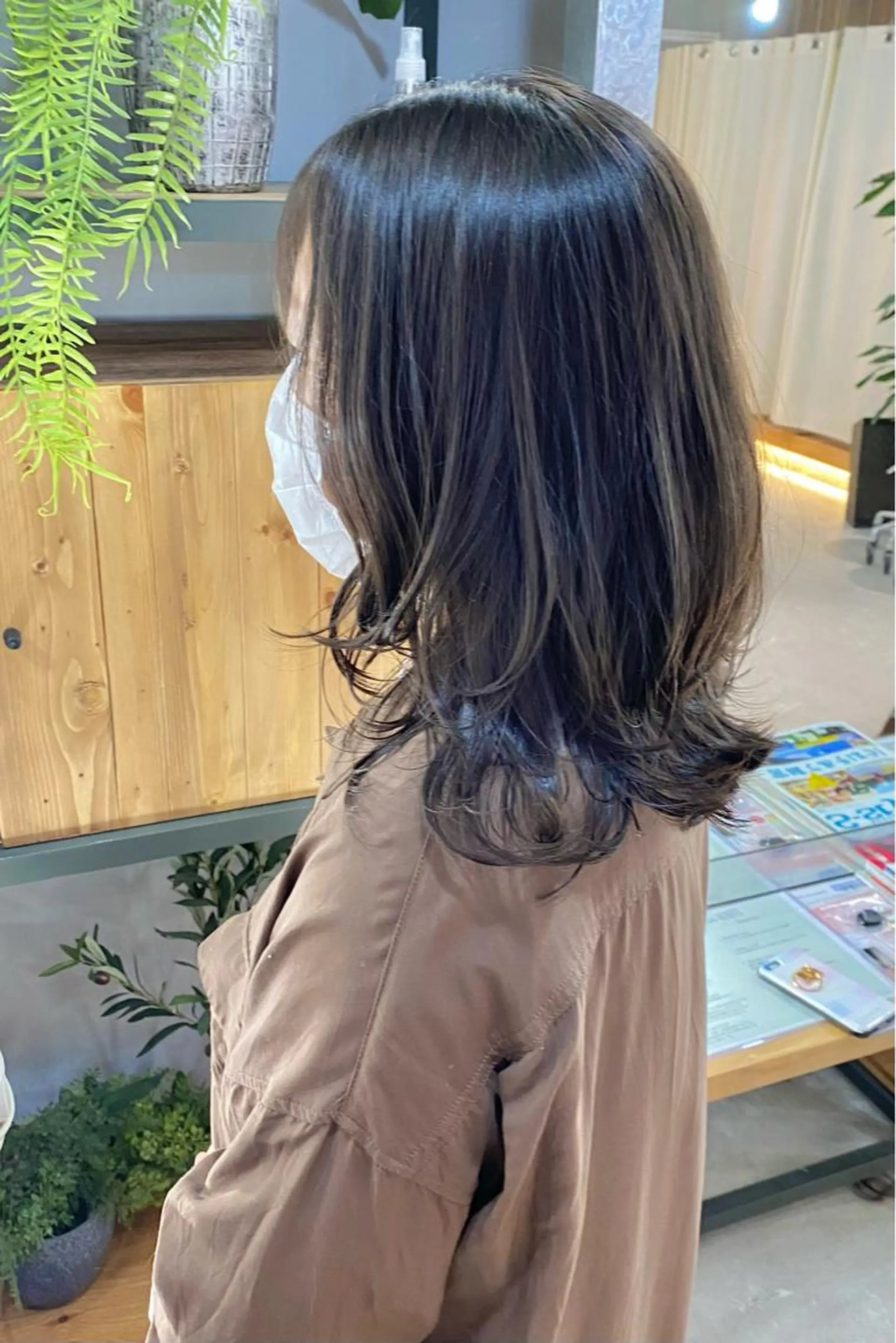 セミロング 菊地 紗矢のヘアスタイル