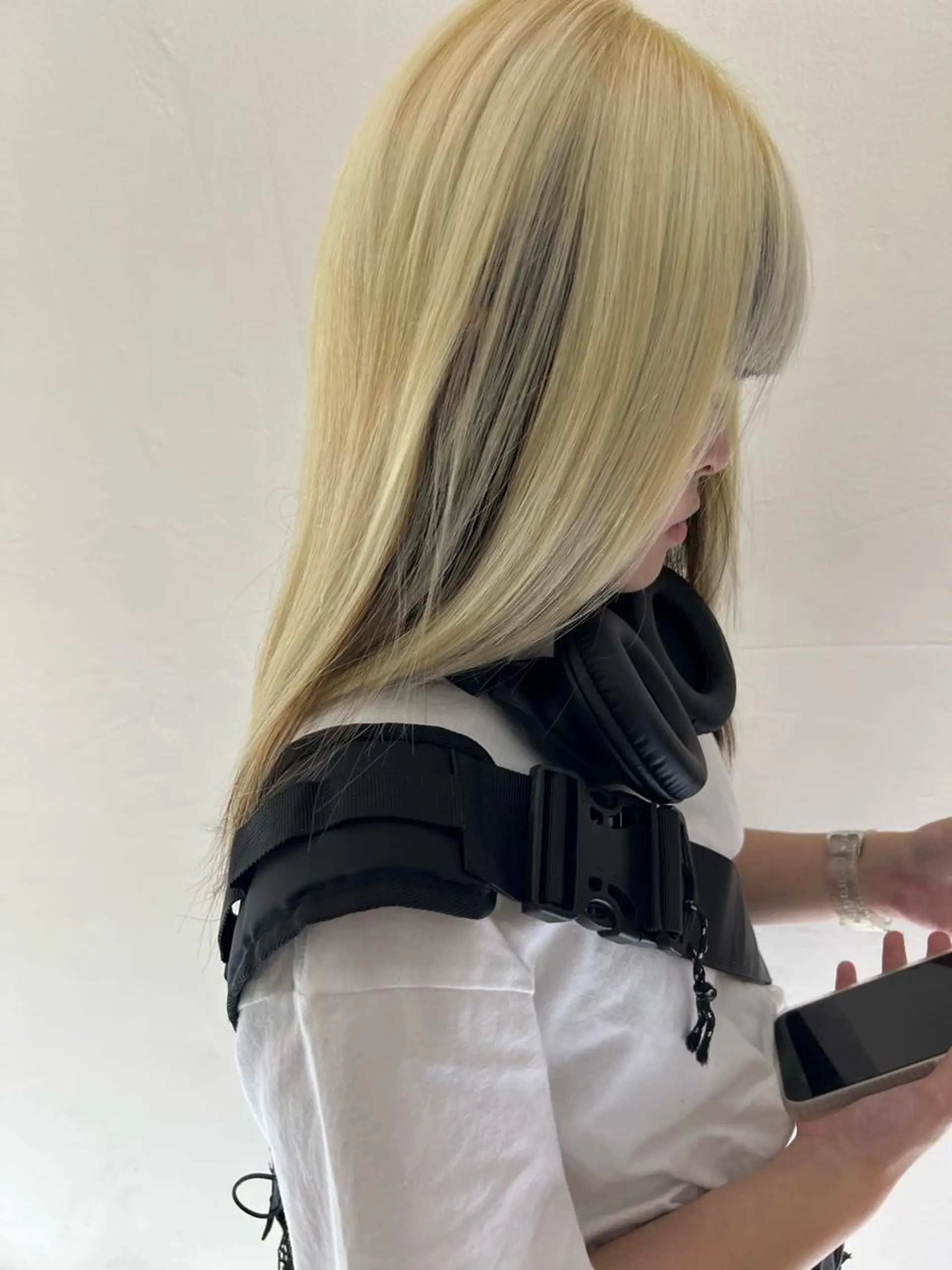 ロング カラー 抜きっぱなしブロンド 柳澤 和也のヘアスタイル