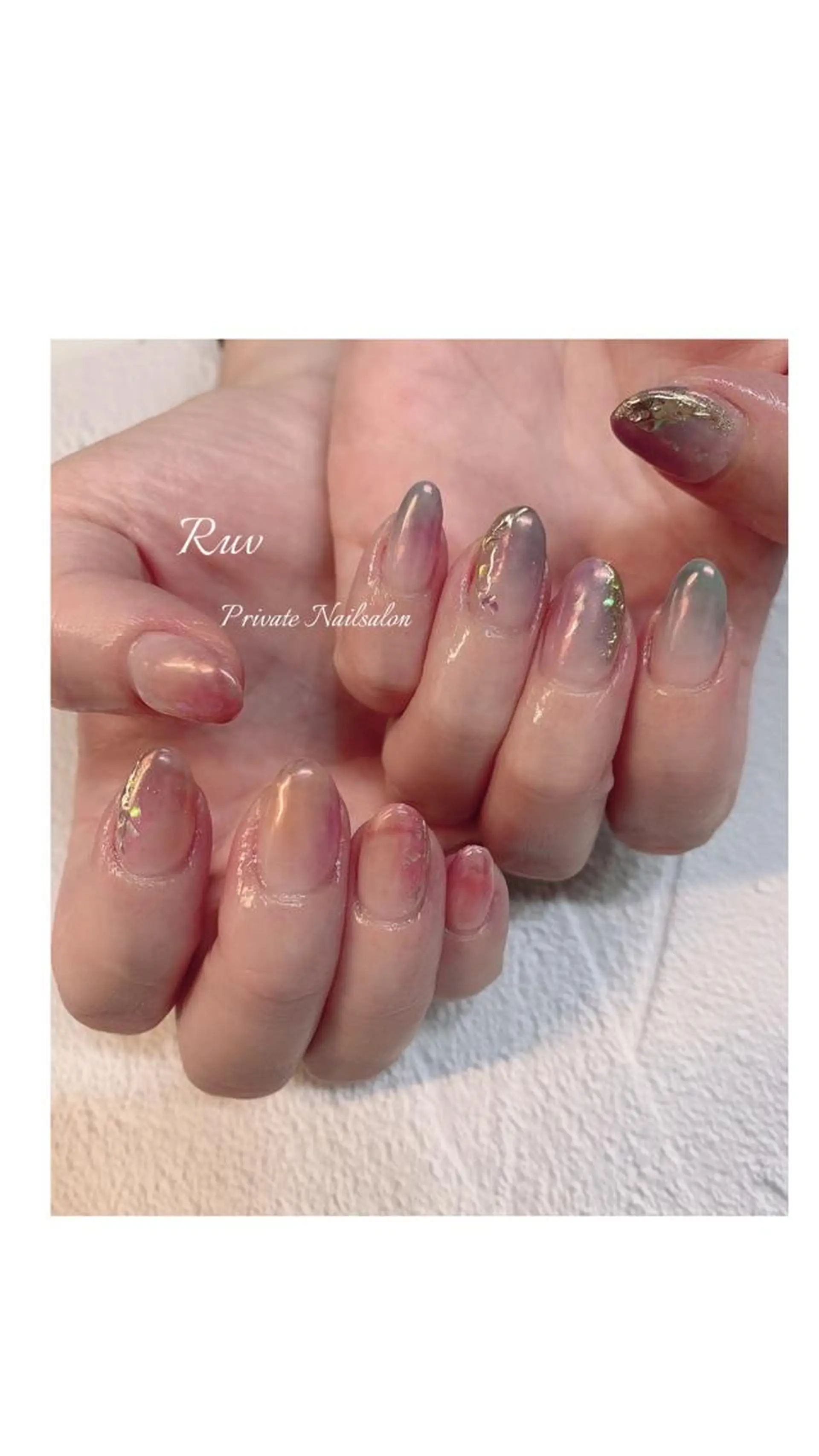 ネイル オーロラネイル 氷ネイル・うるうるネイル ハンドネイル プライベート ネイルサロン　ルヴのネイルデザイン