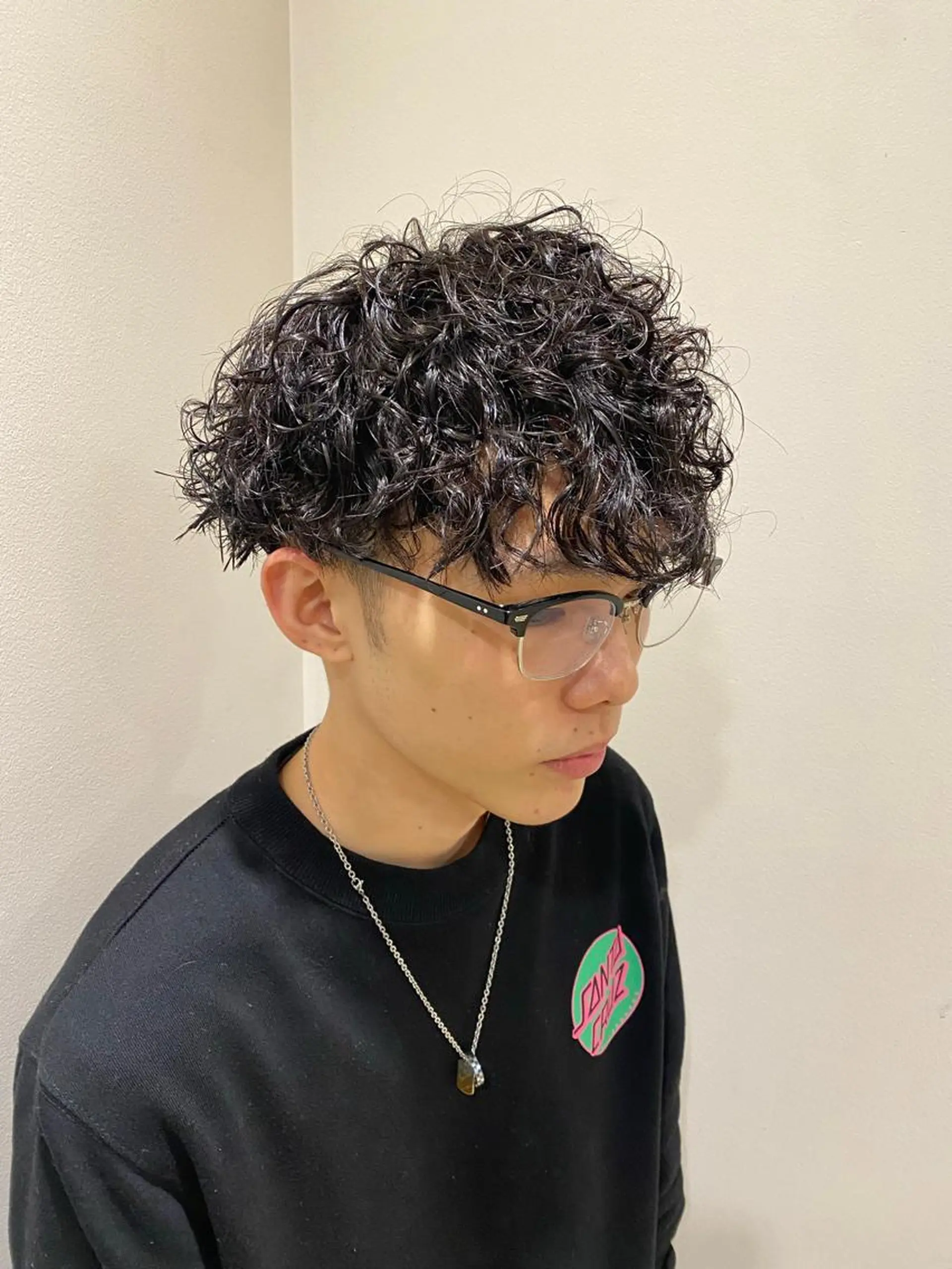 ショート パーマ メンズ メンズパーマ プードルパーマ プードルパーマ オカベ ショウマのヘアスタイル