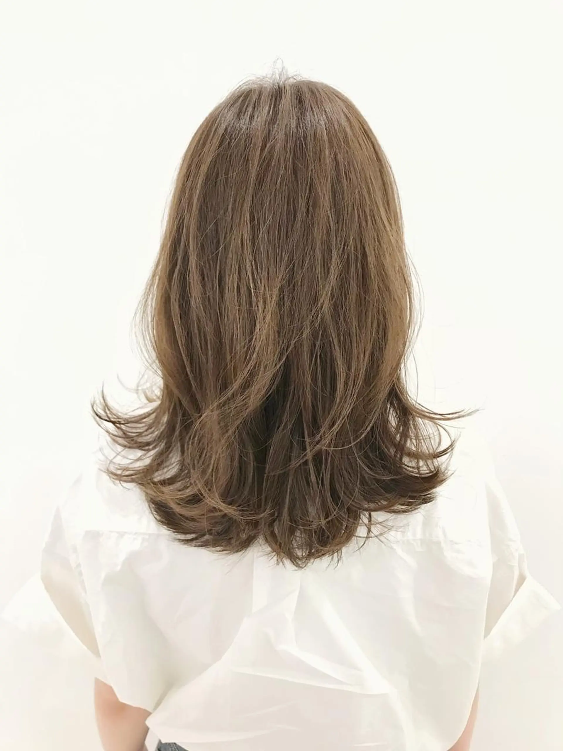 ミディアム due hair 京都駅前店 MILBON オージュア認定サロン【デューヘアー】所属・ハイトーンブリーチ 土坂　由志【京都】のヘアスタイル