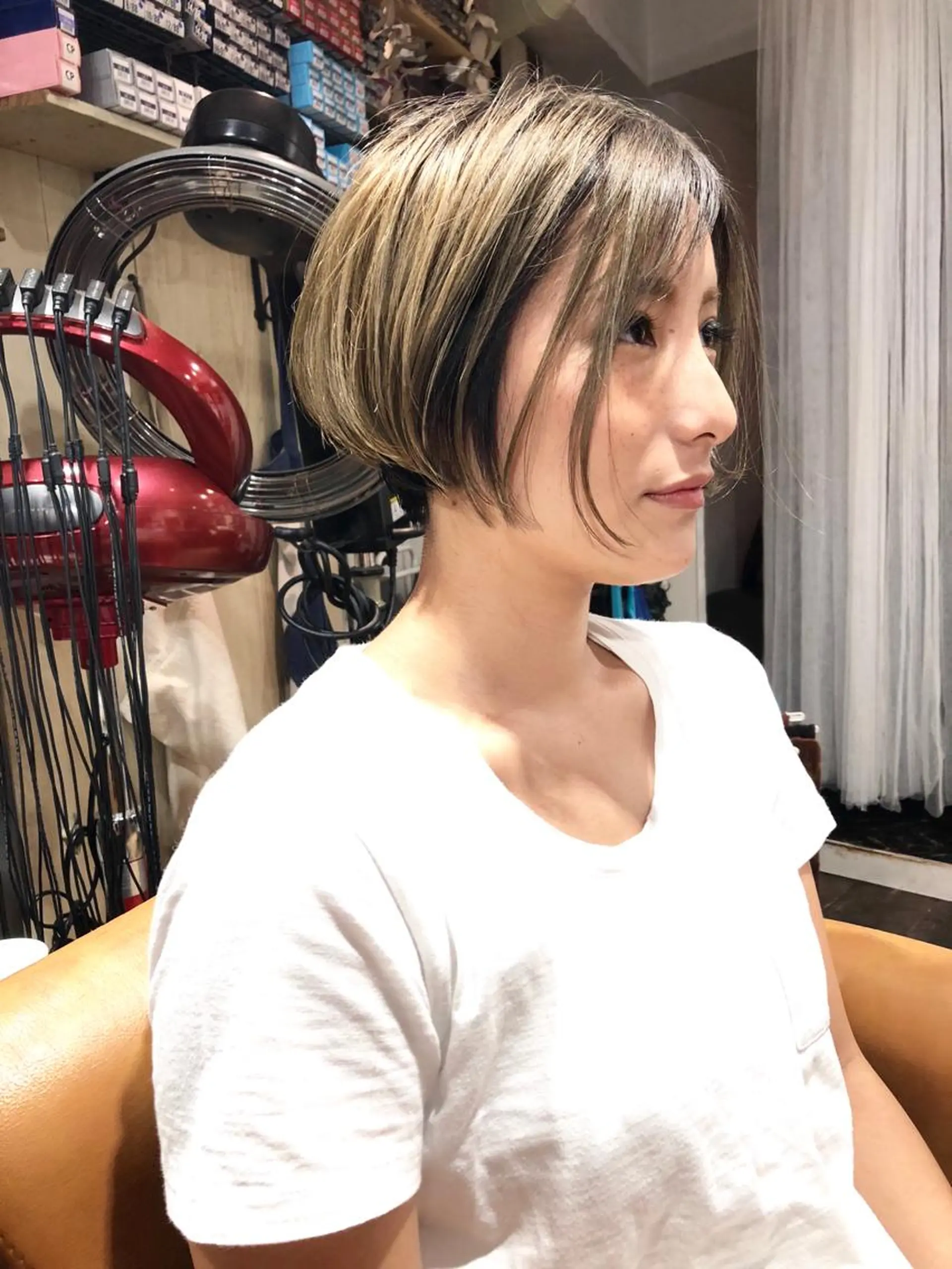 ショート カラー ベージュカラー ブリーチ グレージュ クオーレ hairのヘアスタイル