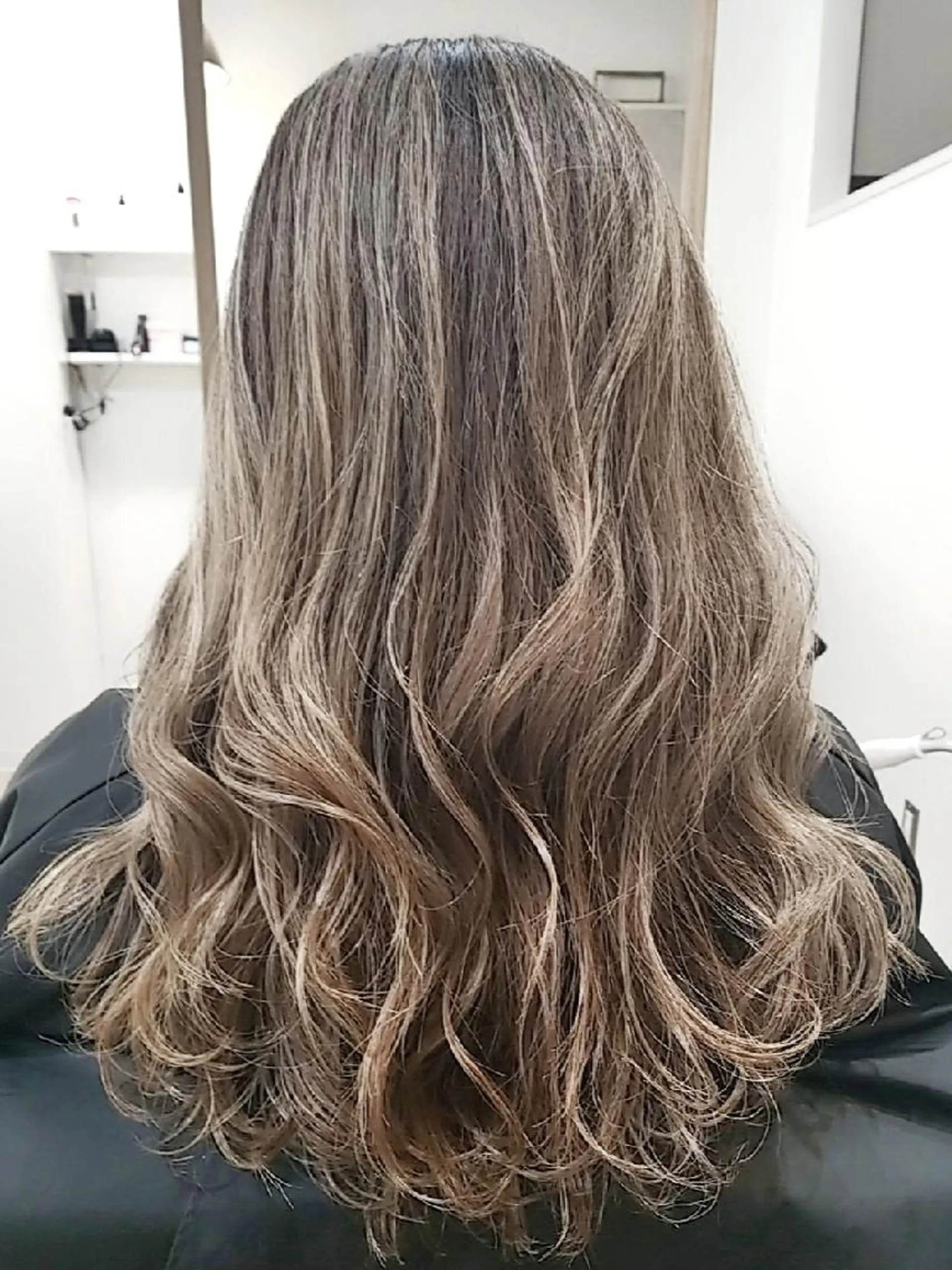 ロング ハイライト すずき えりのヘアスタイル