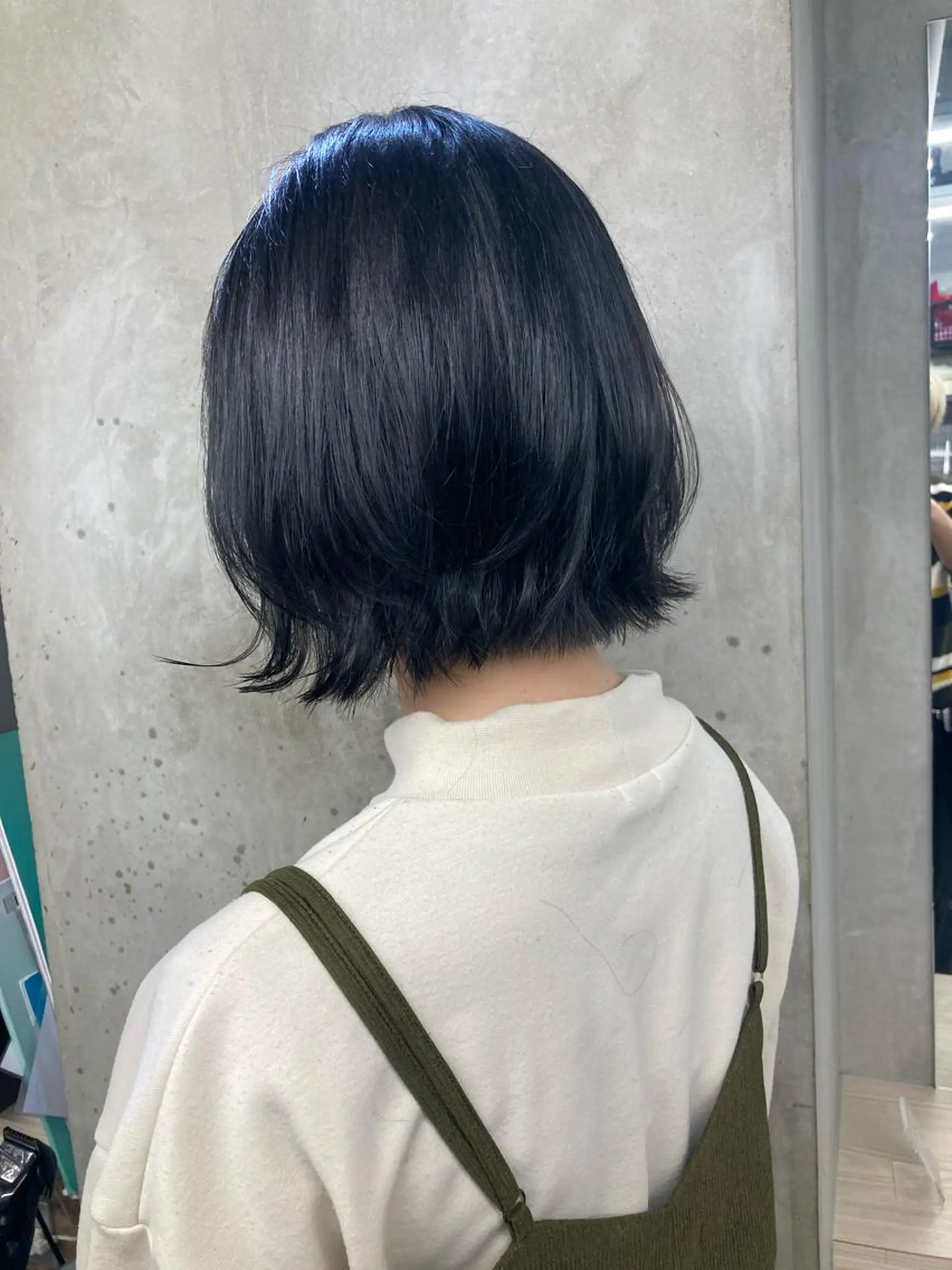 ミディアム カラー 黒髪 ブルーカラー ブルーブラック ヘアカラー ブリーチ&似合せボブ 田中寛十のヘアスタイル