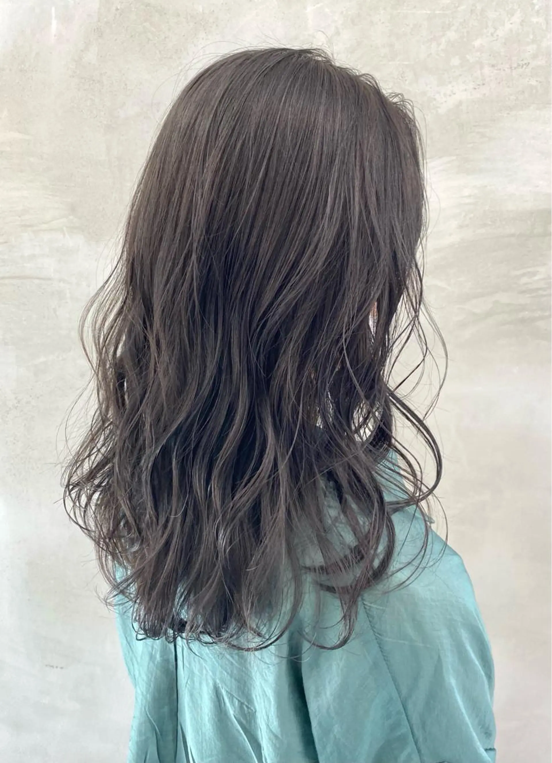 セミロング カラー ブリーチ 透明感カラー ブリーチなしカラー シルバー ヘアカラー トリートメント 🫧透明感カラー🫧 OIKAWAのヘアスタイル