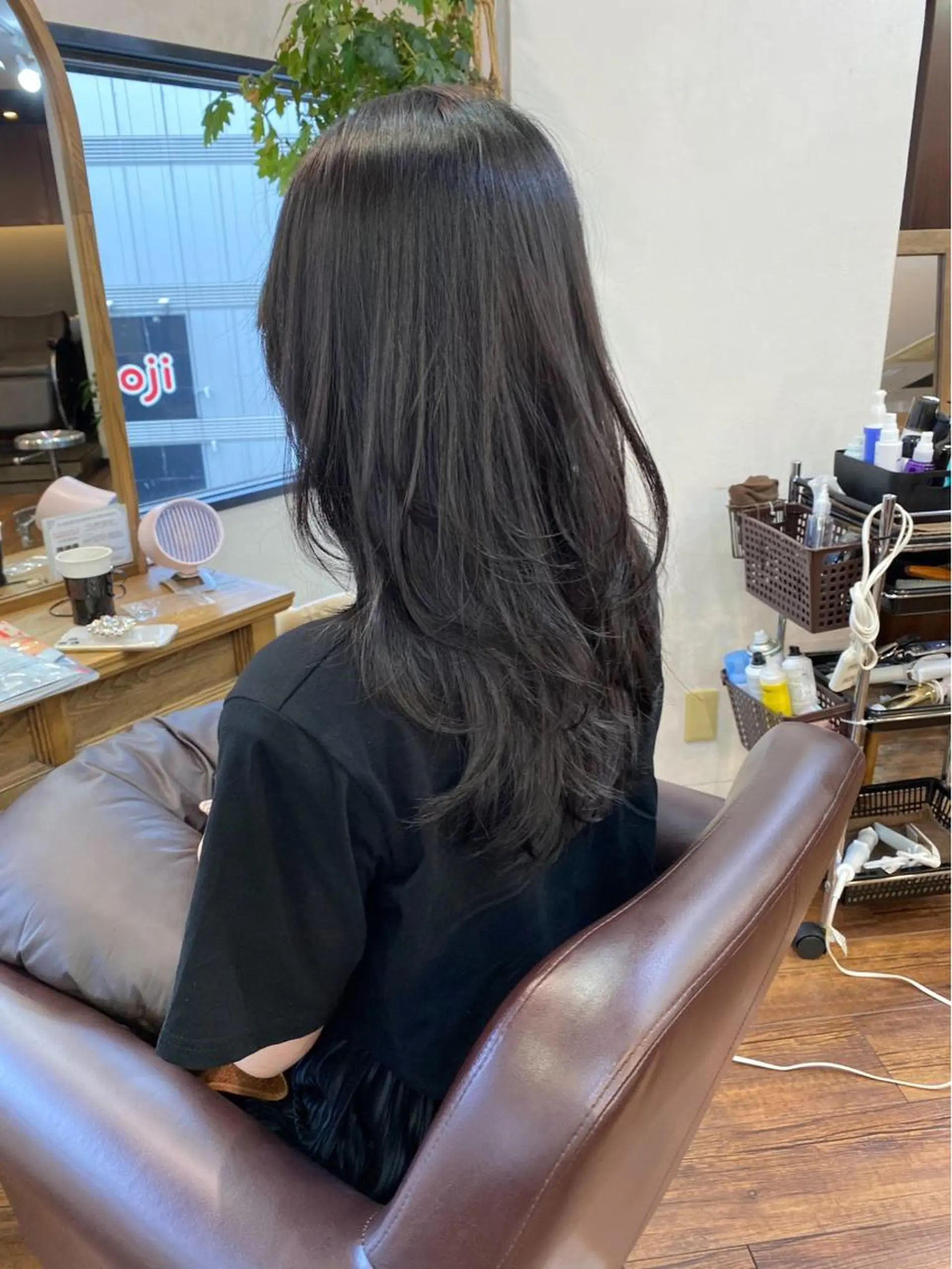 カラー レイヤーカット、 大人可愛い　中村美羅のヘアスタイル