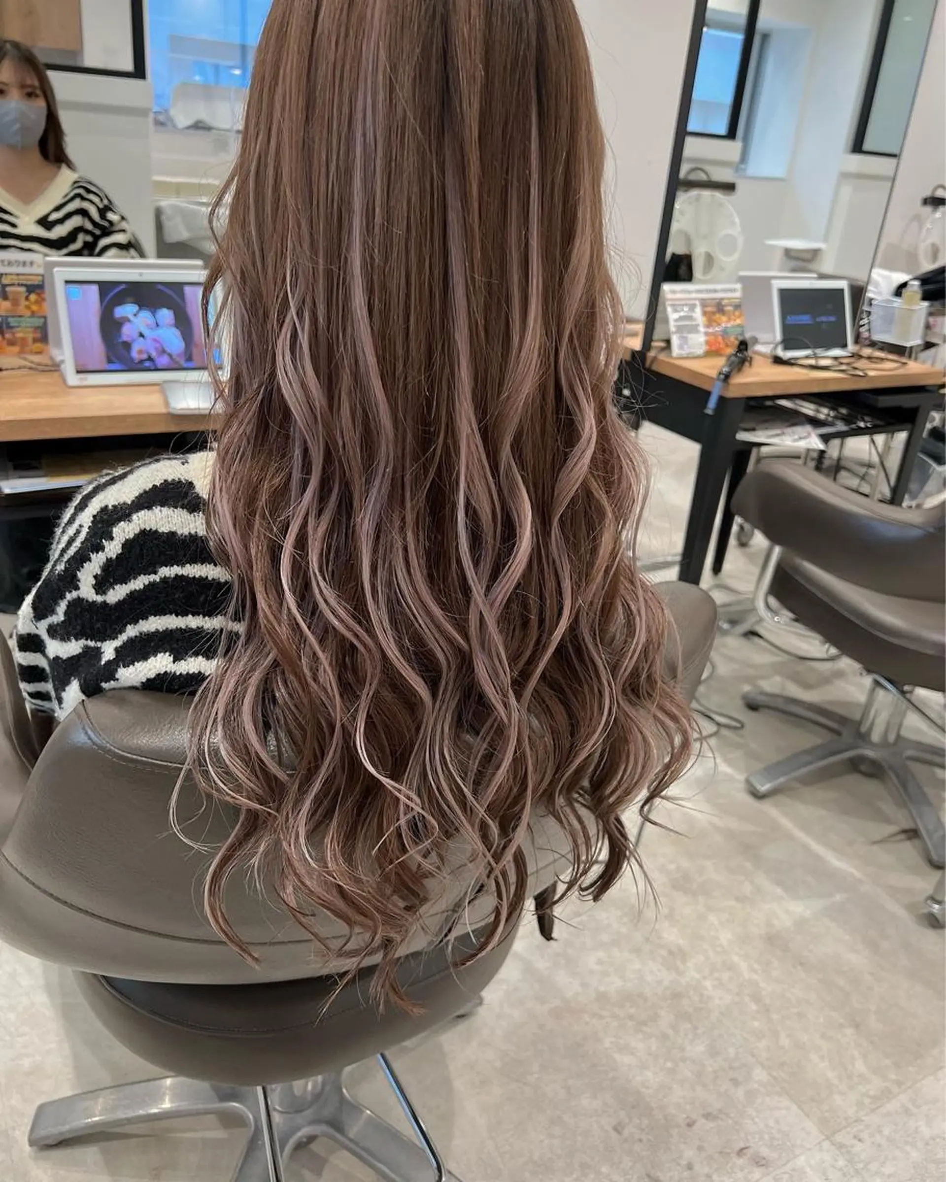 セミロング エクステ ハイライト 安井まゆ _Box mico.のヘアスタイル