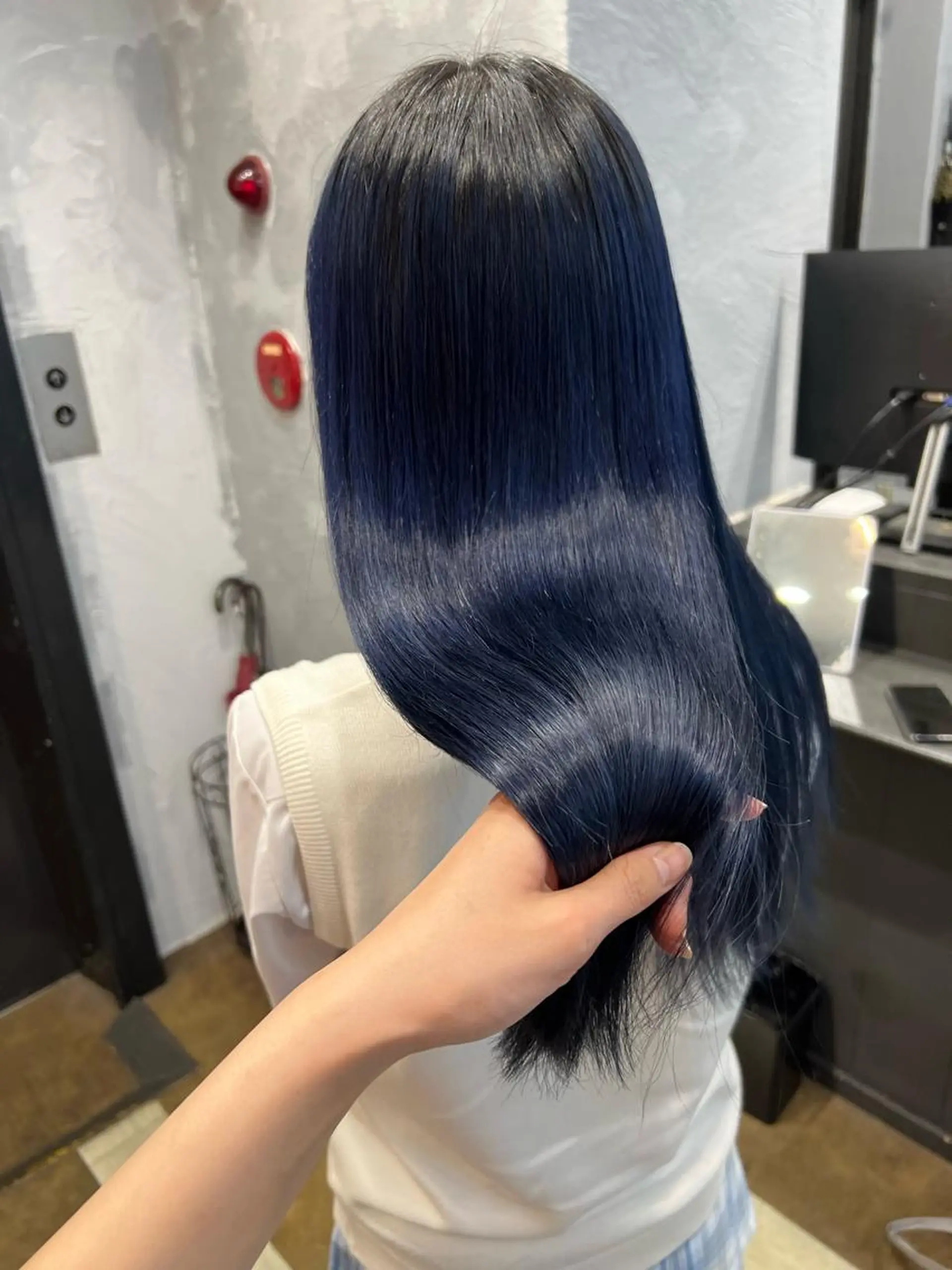 ロング ヘアカラー maya レイヤーカットのヘアスタイル