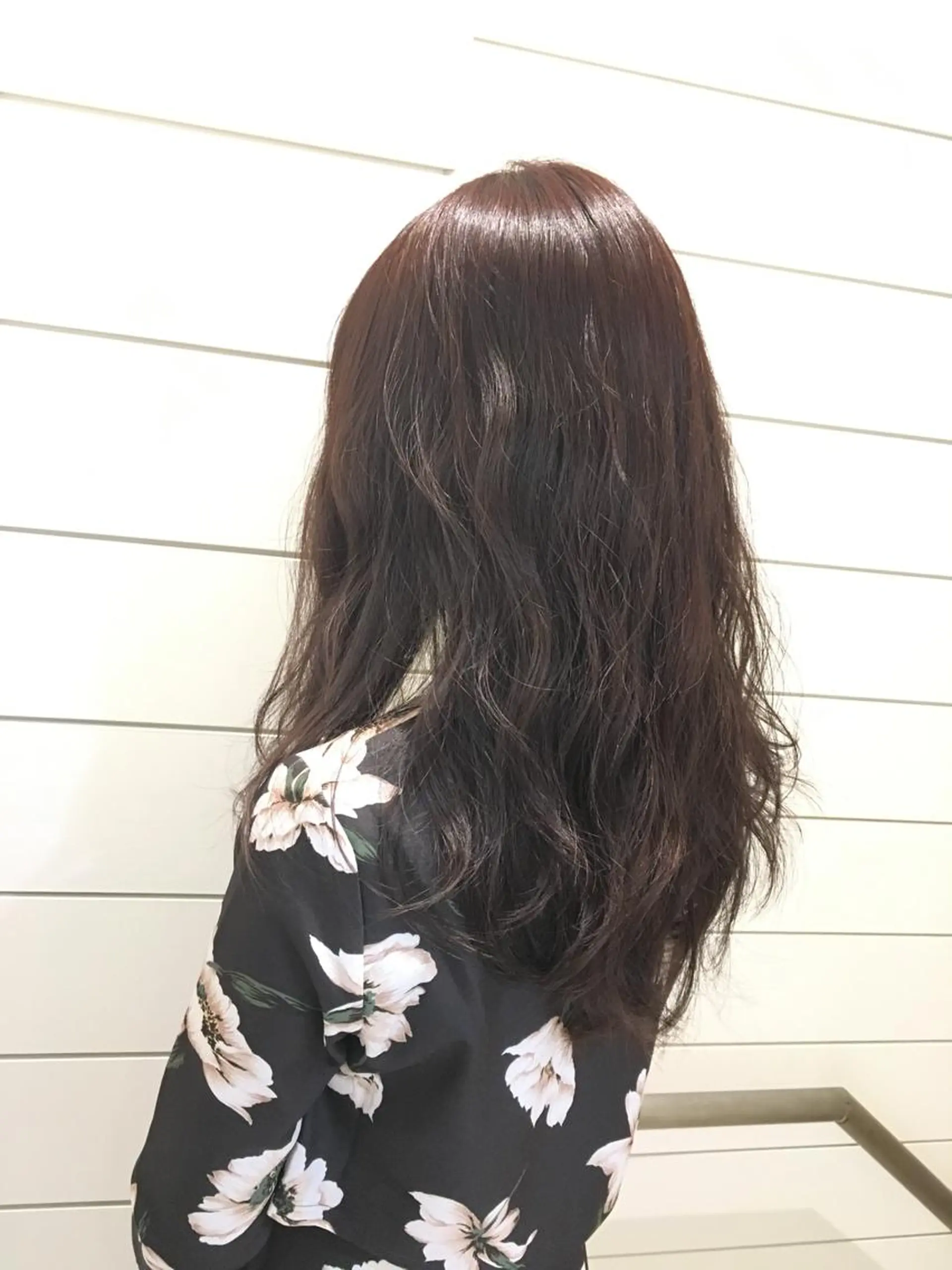 ロング カラー パーマ ブラウンカラー ピンクカラー ピンクブラウン 鍵山 千秋のヘアスタイル