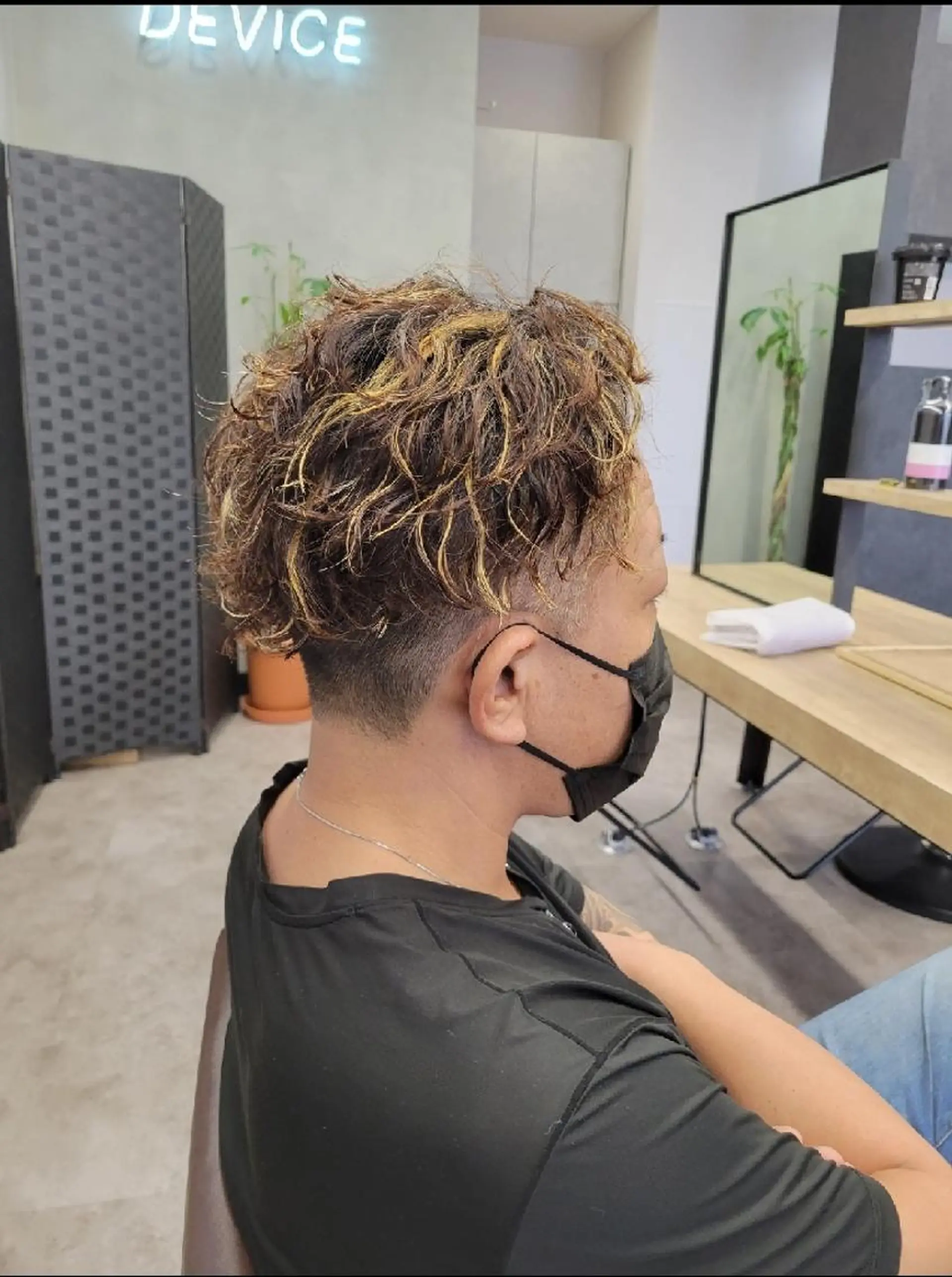 ショート パーマ メンズ メンズハイライト メンズパーマ ハイライト カット ヘアカラー トリートメント レイヤー/ショート /山田譲治✂️のヘアスタイル