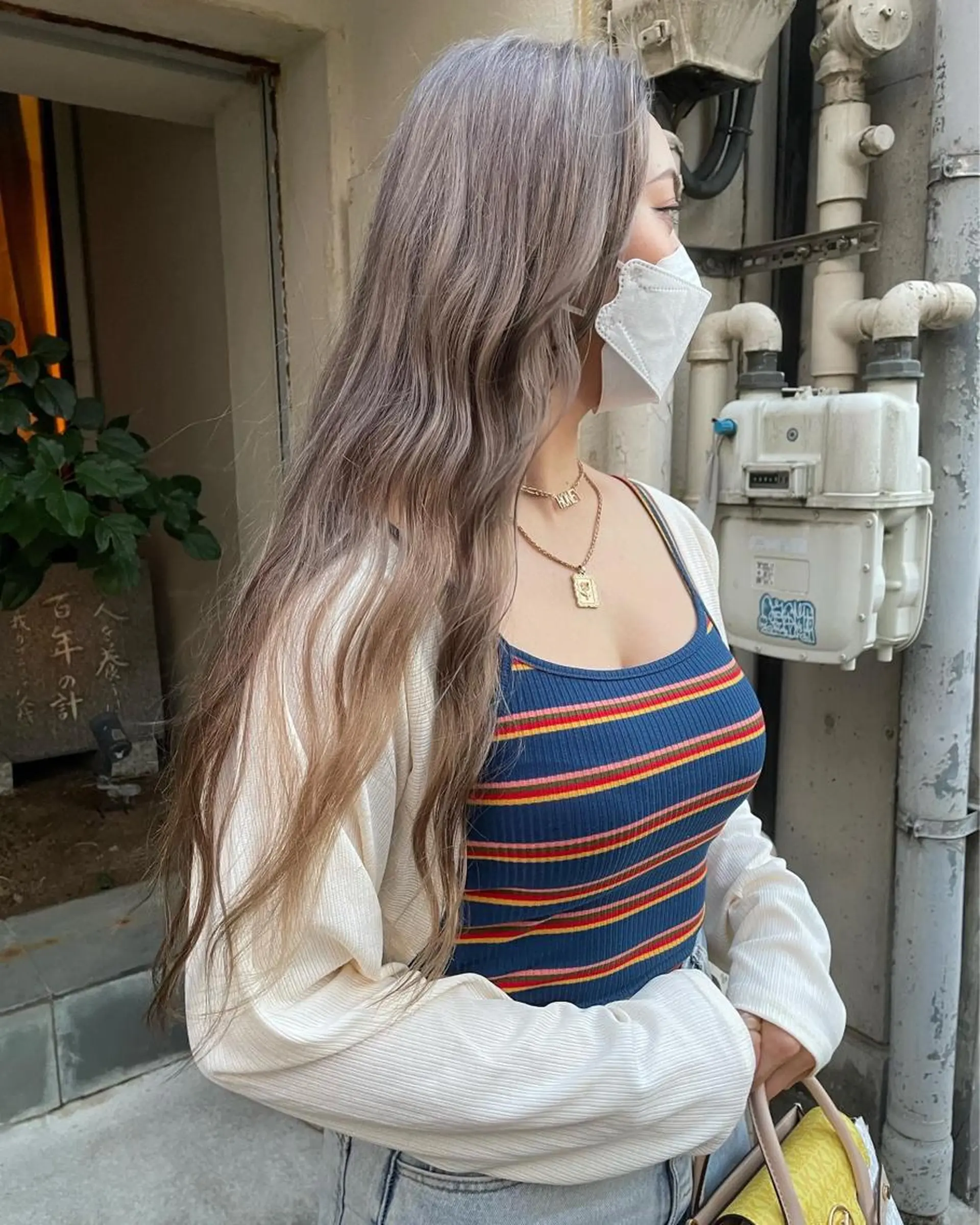 ミディアム カラー tomo🍒パーマ ハイトーン似合わせのヘアスタイル