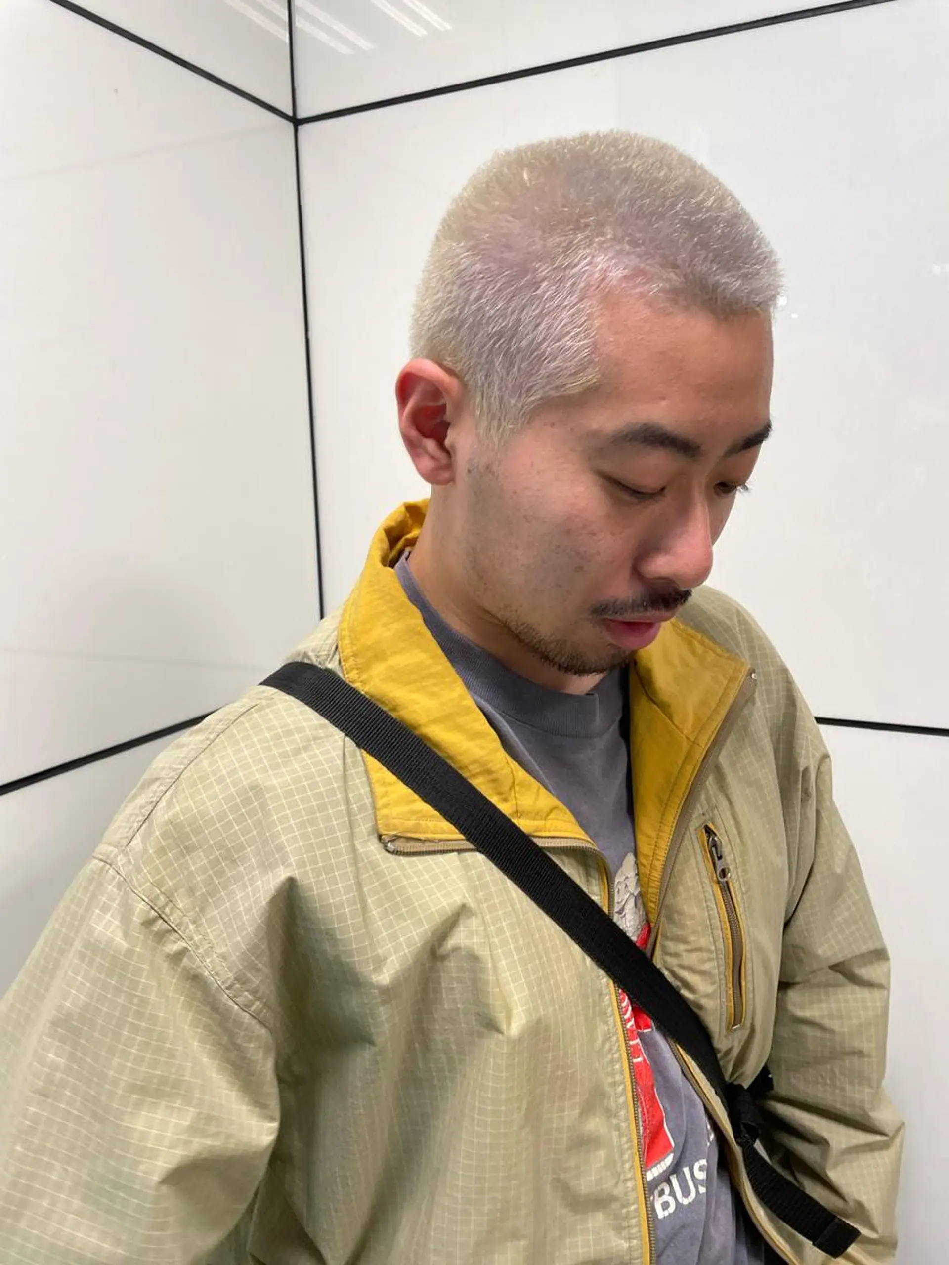 メンズ メンズハイトーン メンズパーマ 学生（メンズ向け） ヘアカラー メンズ/艶髪/カラー サクラ🌸のヘアスタイル