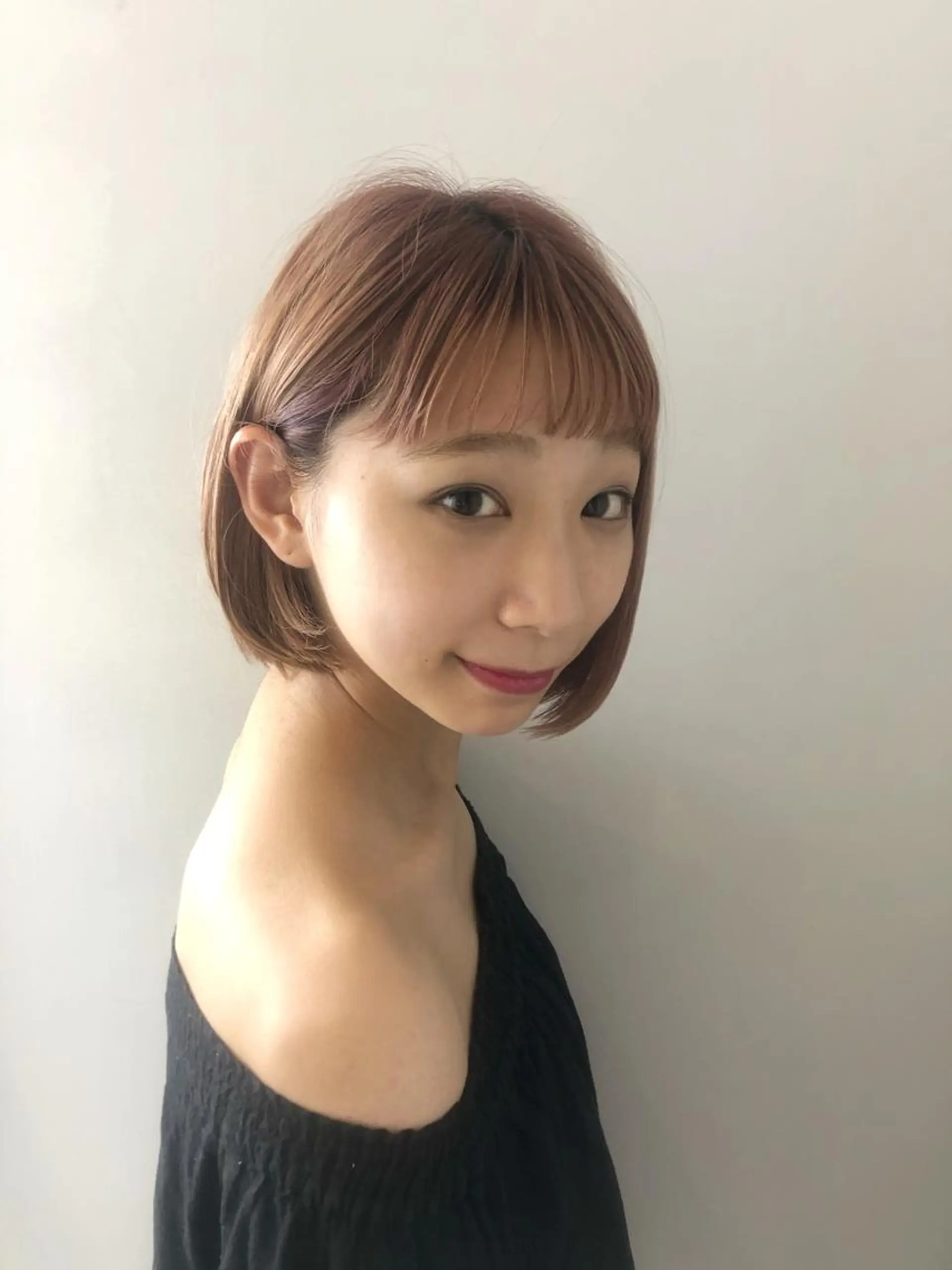 ショート ボブ オン眉 レイヤー特化/小顔顔 周り/セノ/表参道のヘアスタイル