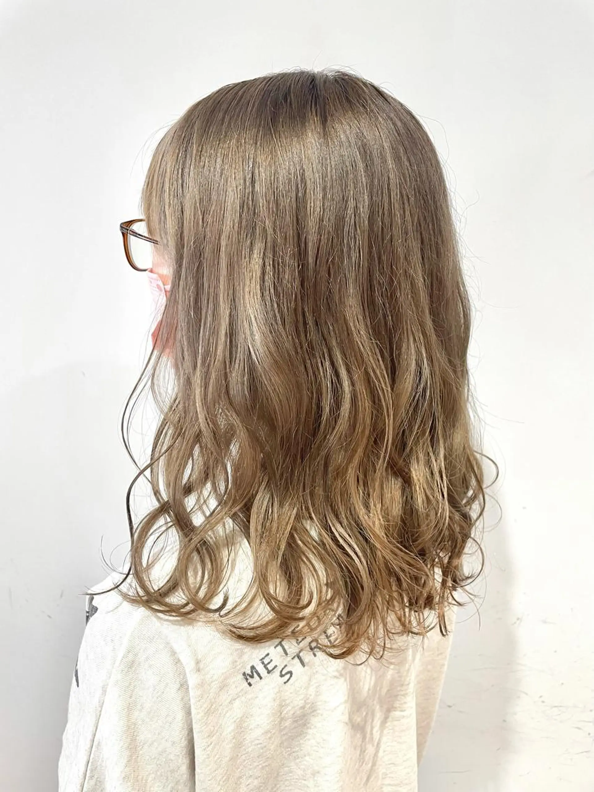 ミディアム カラー ベージュカラー 🌈🌸あおき みちる🌟💗のヘアスタイル