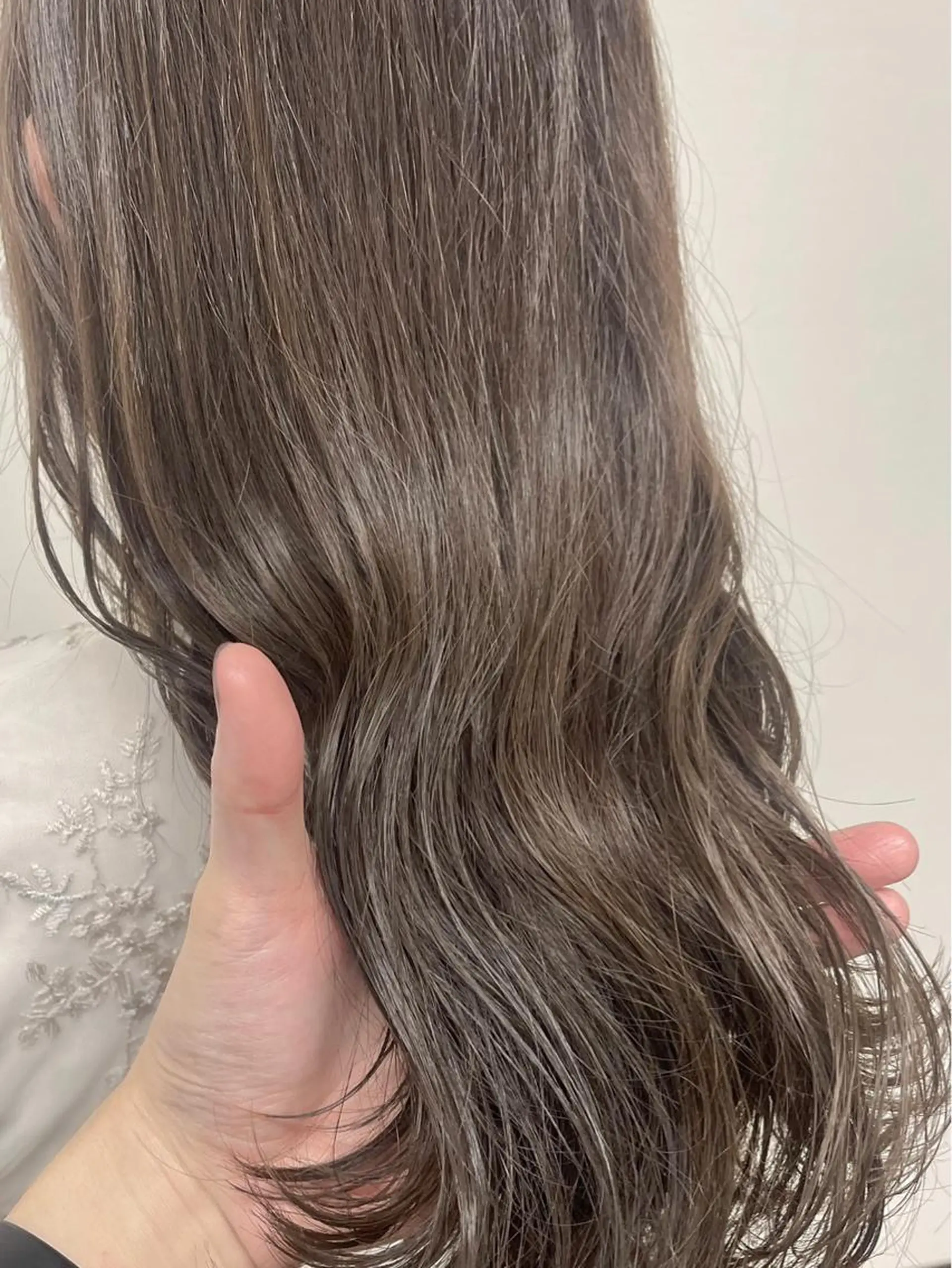 セミロング カラー ヘアアレンジ ミストバング ブリーチ ケアブリーチ 透明感カラー デザインカラー maoブリーチ無し 似合わせカラーのヘアスタイル