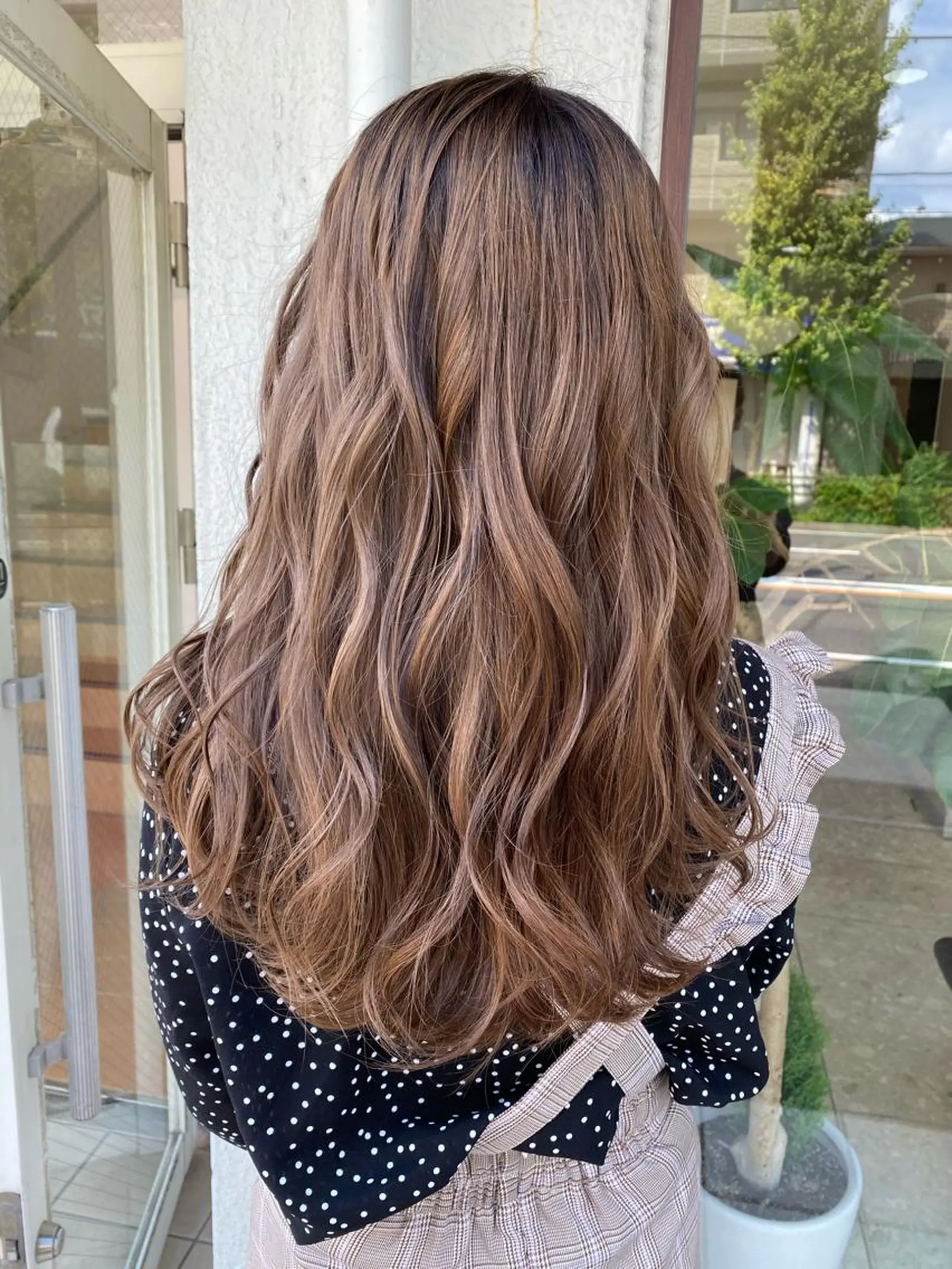 ロング カラー ベージュカラー ブリーチ ミルクティーベージュ カット ヘアカラー ブランシェ小幡駅前店 森樹のヘアスタイル