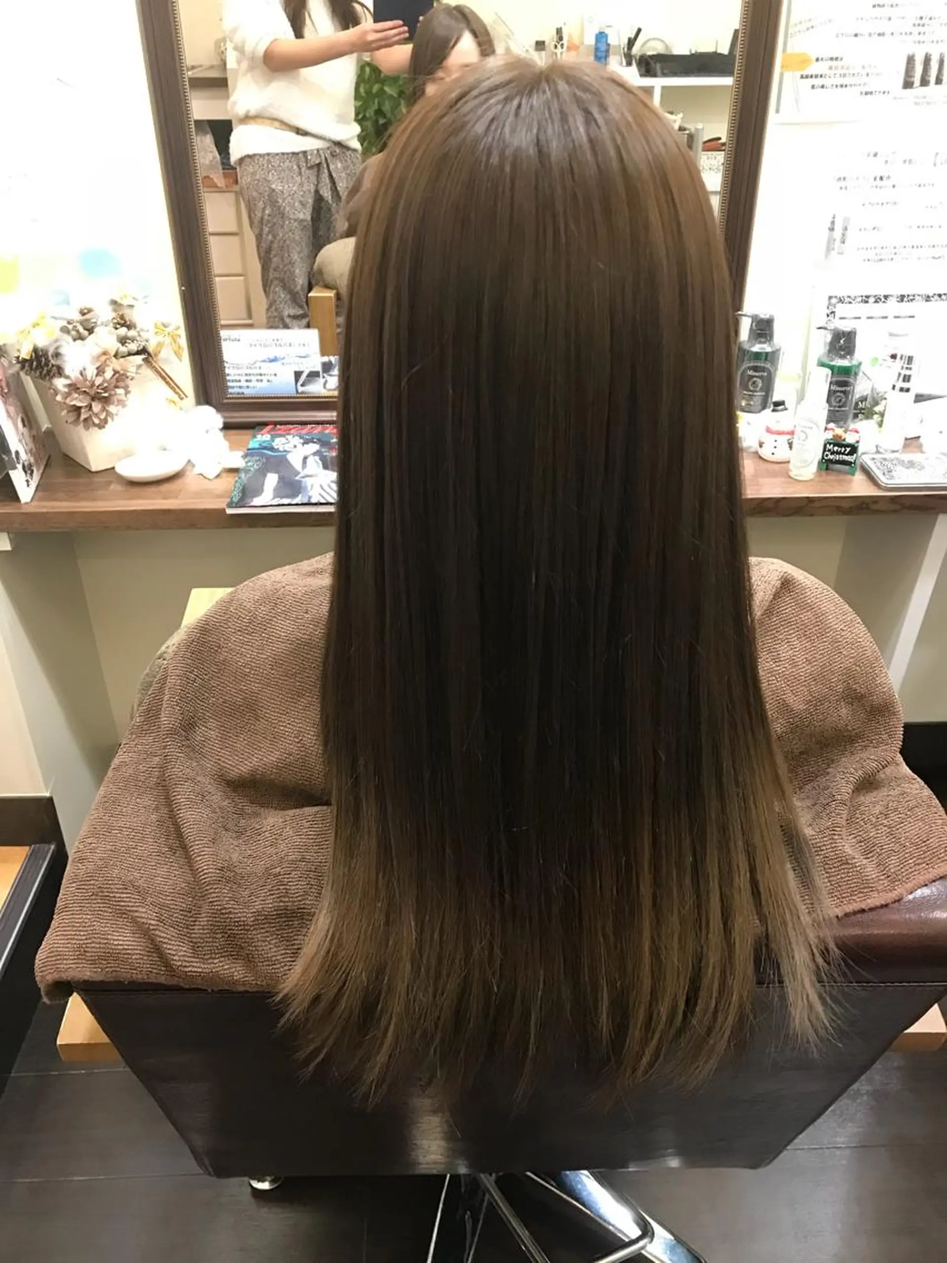 セミロング arbre所属・安藤 芽衣のヘアスタイル