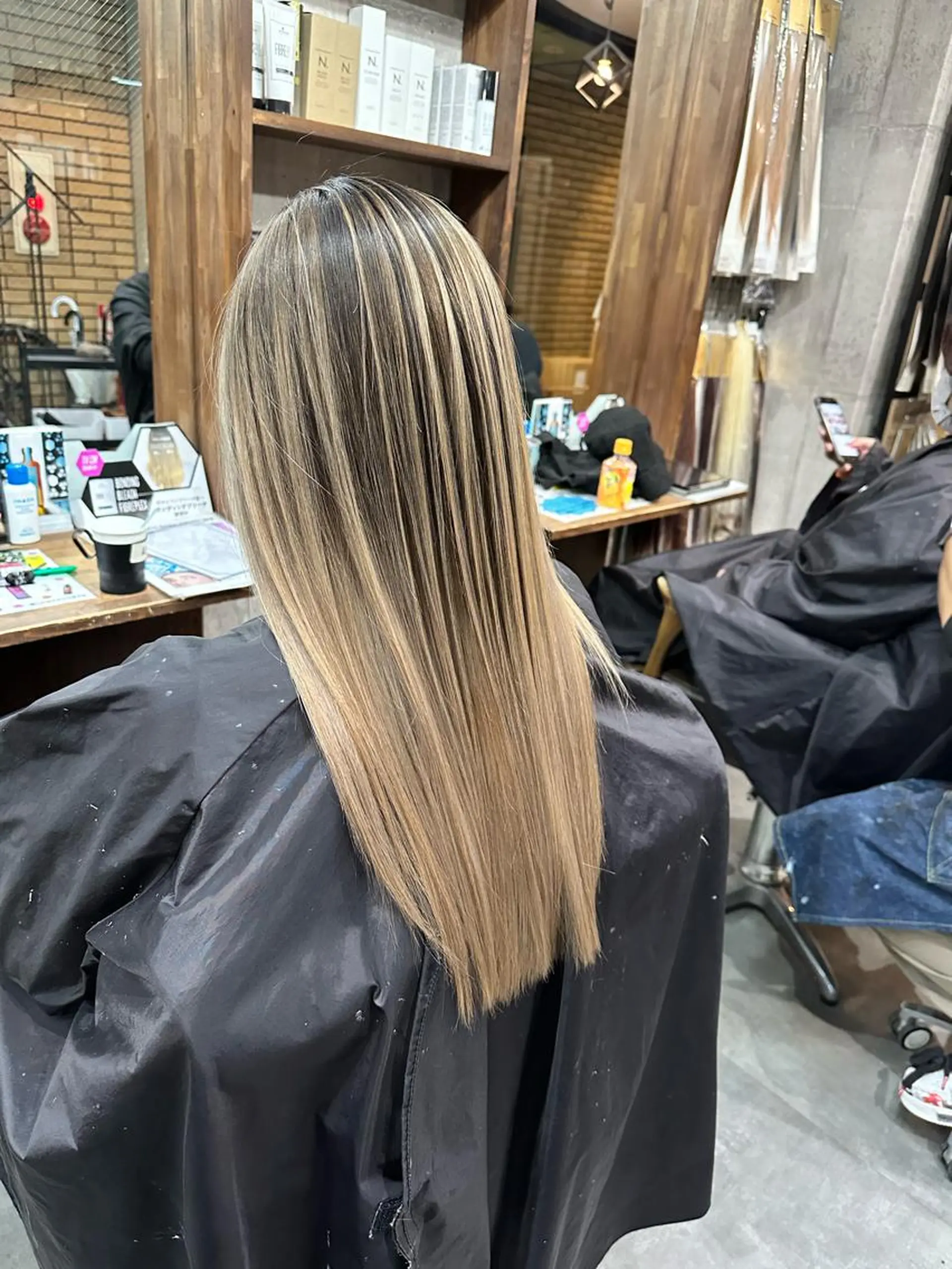 ロング カラー カット ヘアカラー トリートメント ヘアセット 難波ブリーチカラー 伊藤洋輝のヘアスタイル