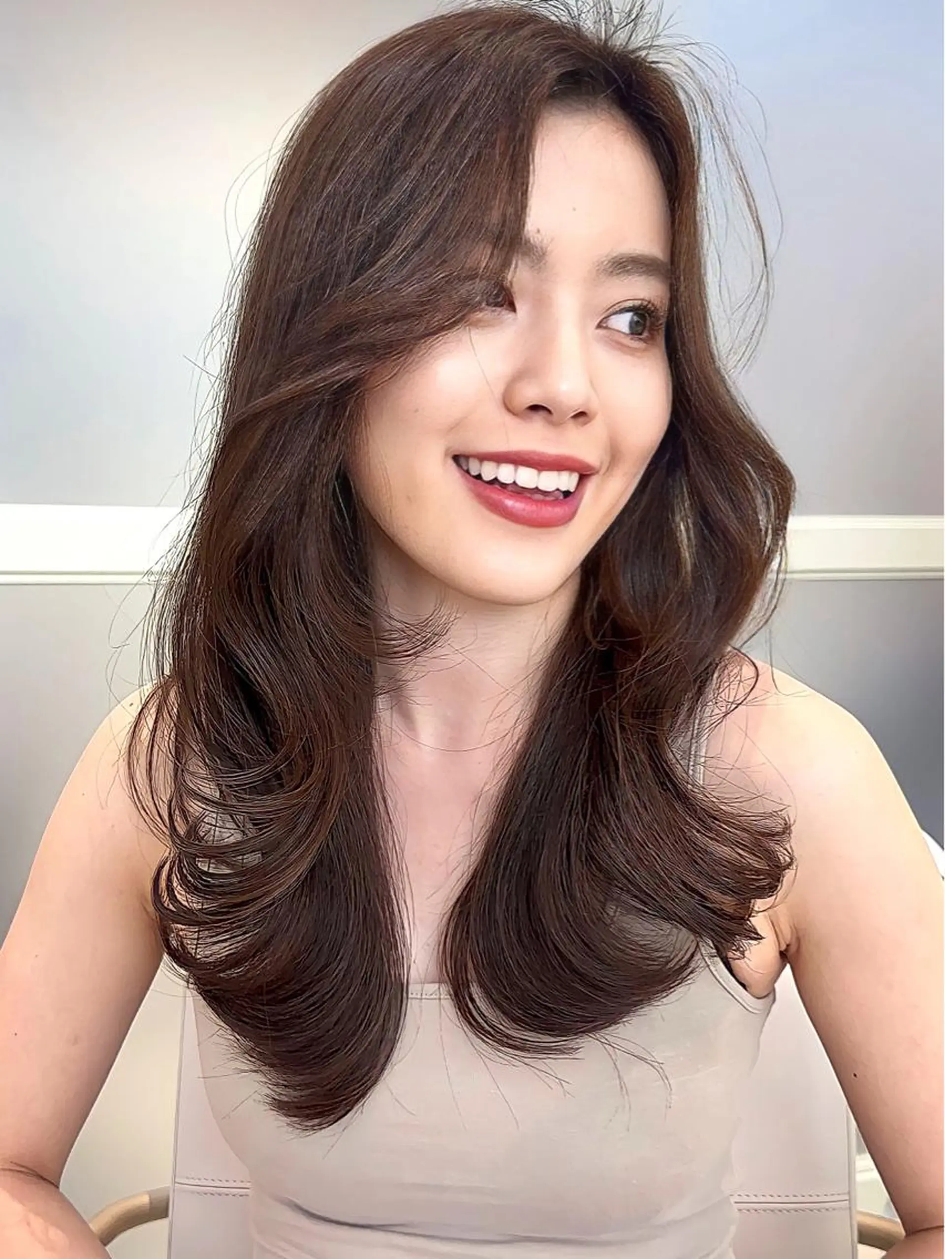 セミロング カラー エギョモリ 顔まわりレイヤー 顔周りカット ハイレイヤー ヨシンモリ カット ヘアカラー トリートメント 顔周り特化/韓国ヘア /レイヤー/吉野幸大のヘアスタイル