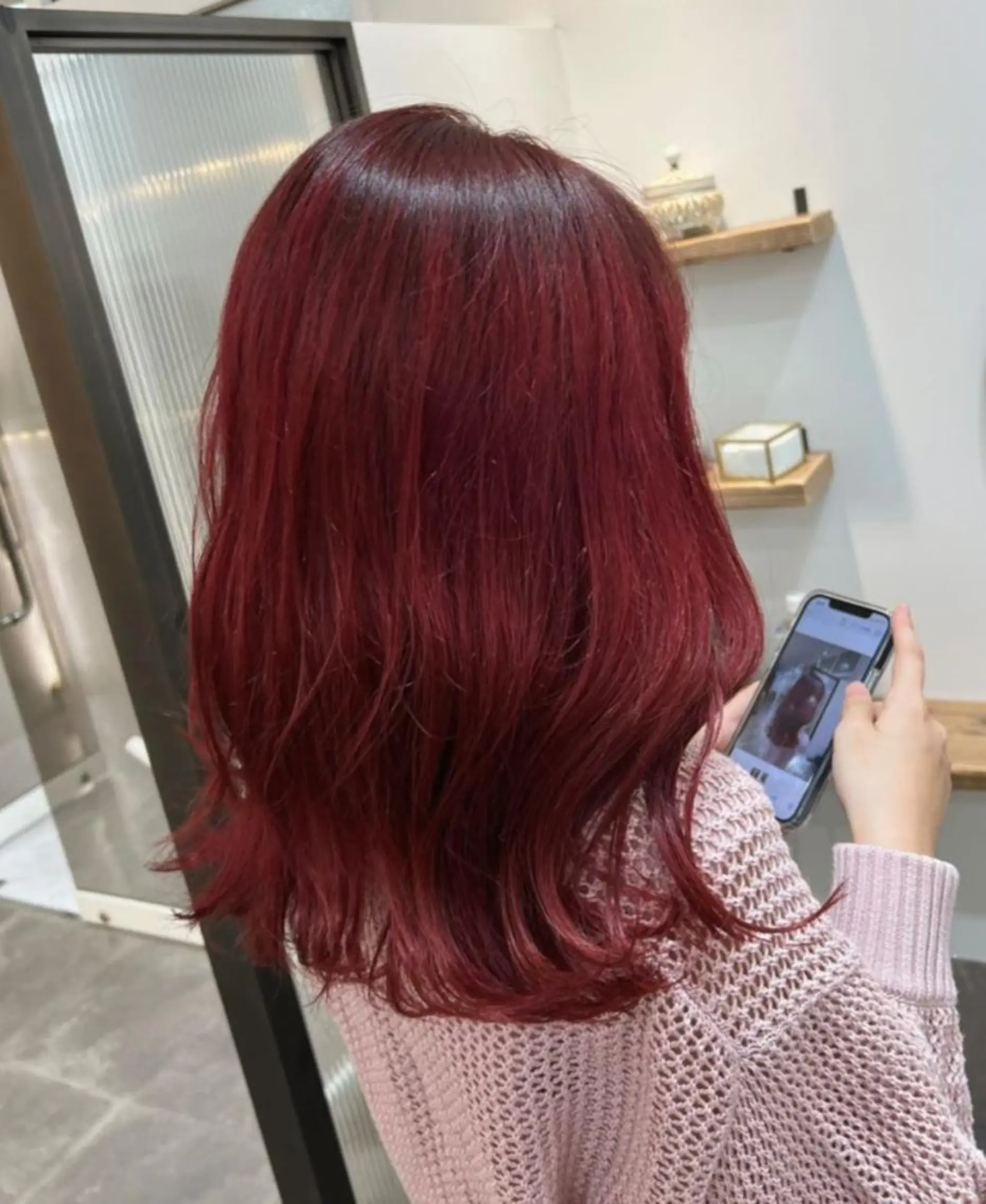セミロング カラー ブリーチ ブリーチなしカラー ピンクカラー レッドカラー Seina セイナのヘアスタイル
