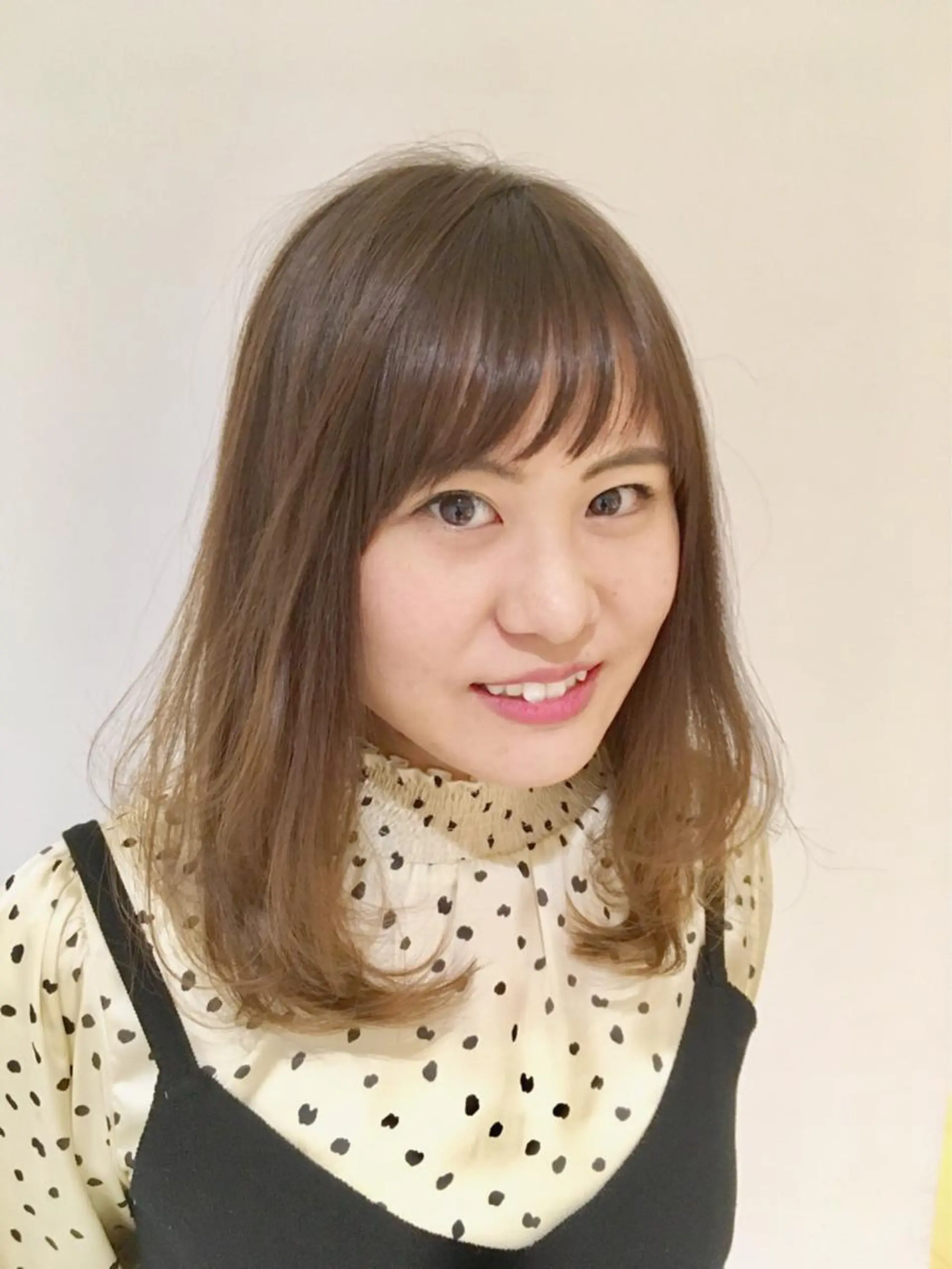 ミディアム 顔周りカット レイヤーカット 小酒井 智洋のヘアスタイル