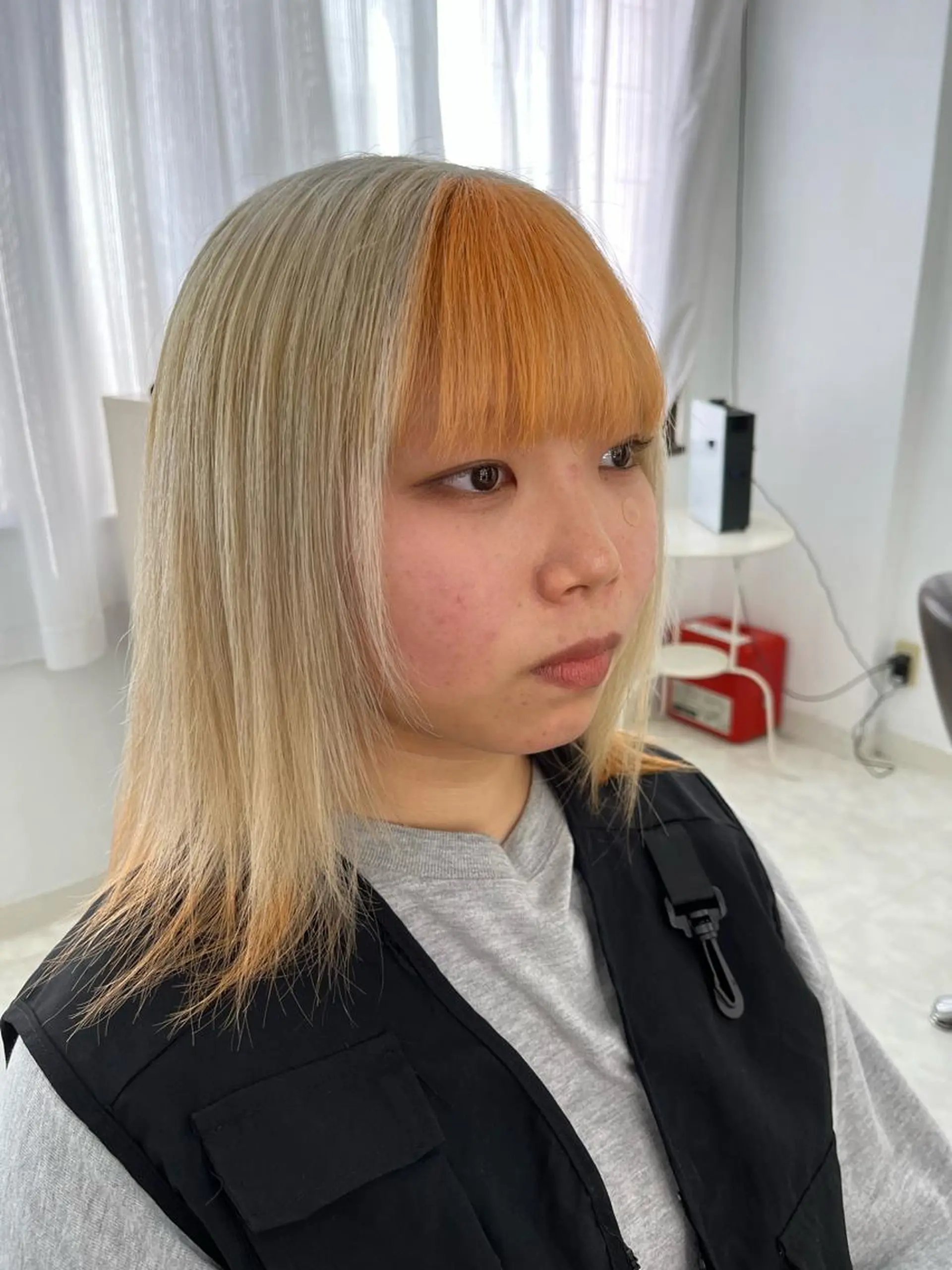 カラー アッシュ アッシュグレー アッシュグレージュ バレイヤージュ ミストバング ヘアカラー トリートメント ヘアセット デザインカラー MIKU🦋のヘアスタイル