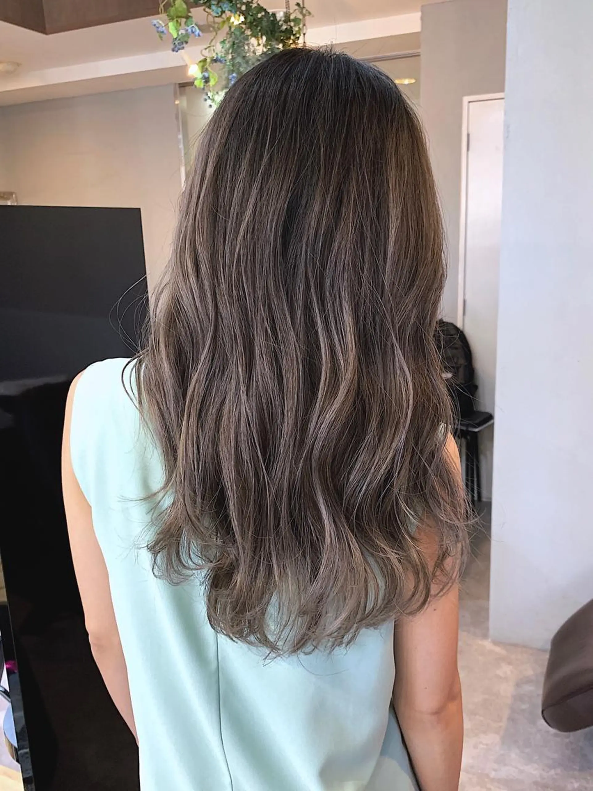 ロング カラー バレイヤージュ グレージュ ハイライトカラー 外国人風カラー ハイライト AMI Hair Supply所属・Yusuke Aのヘアスタイル