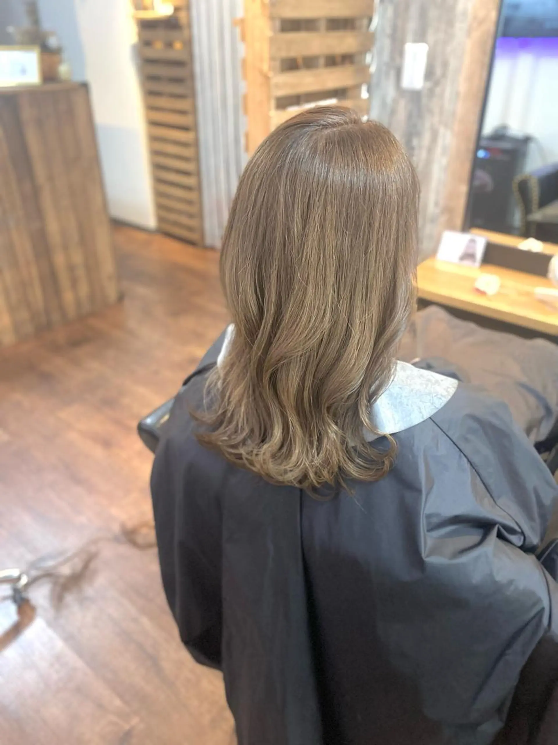 セミロング カラー ハイトーンカラー カット ヘアカラー Lizir  ルズィール所属・Luzir⭐︎ GEN⭐︎のヘアスタイル