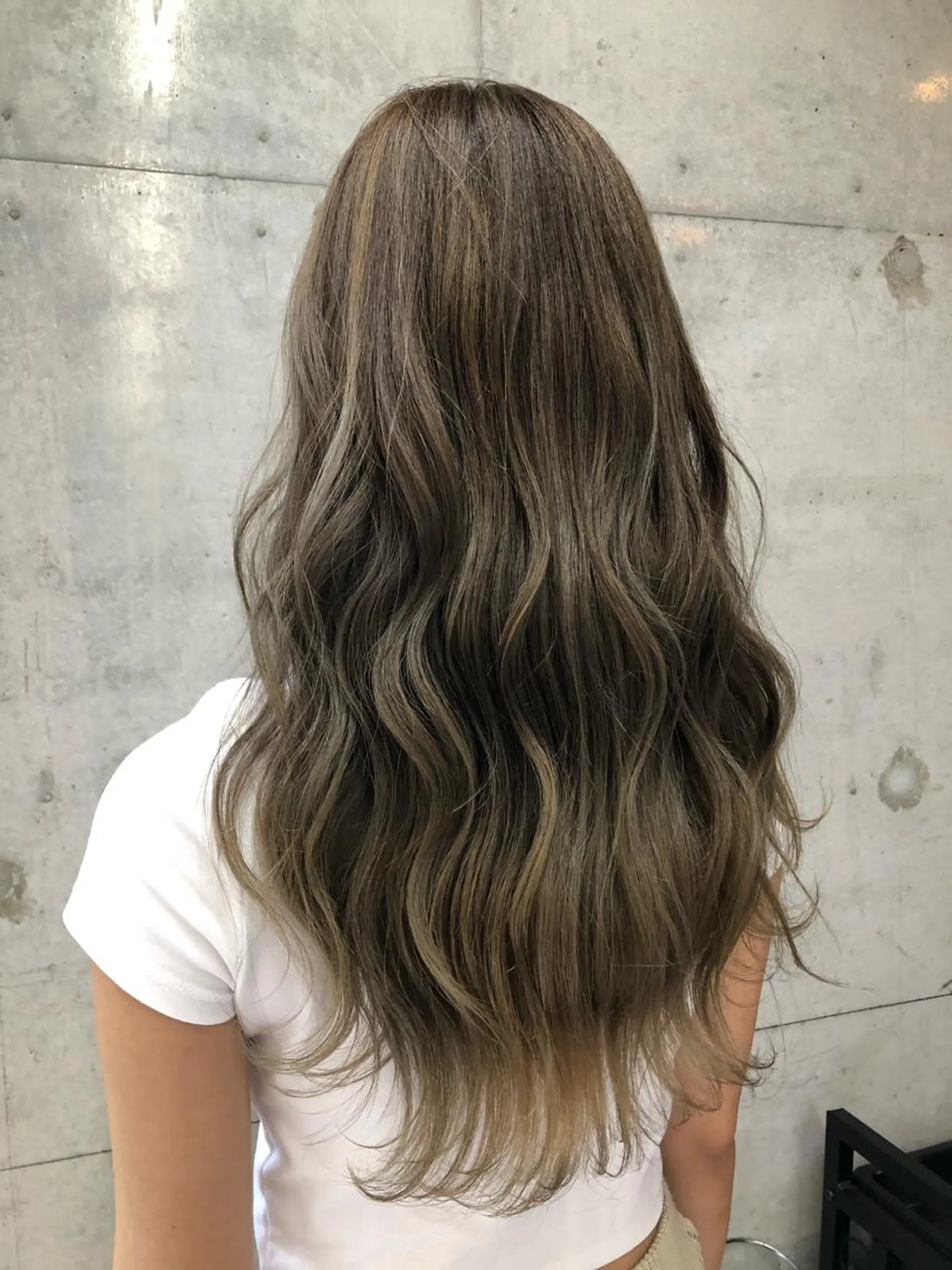 ロング カット ヘアカラー 女性に人気♪ はやしほのかのヘアスタイル
