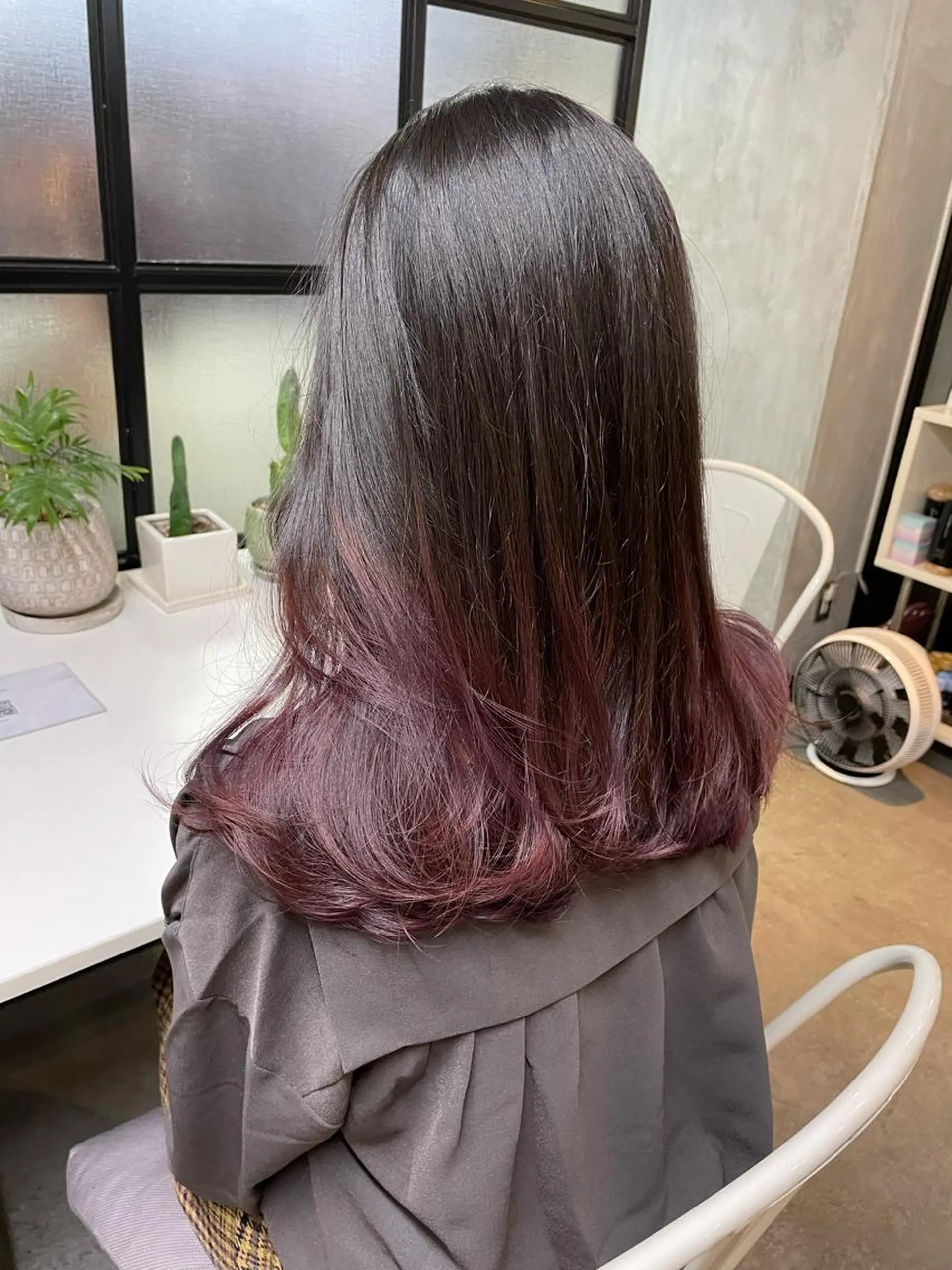 ミディアム 横山 奈央のヘアスタイル