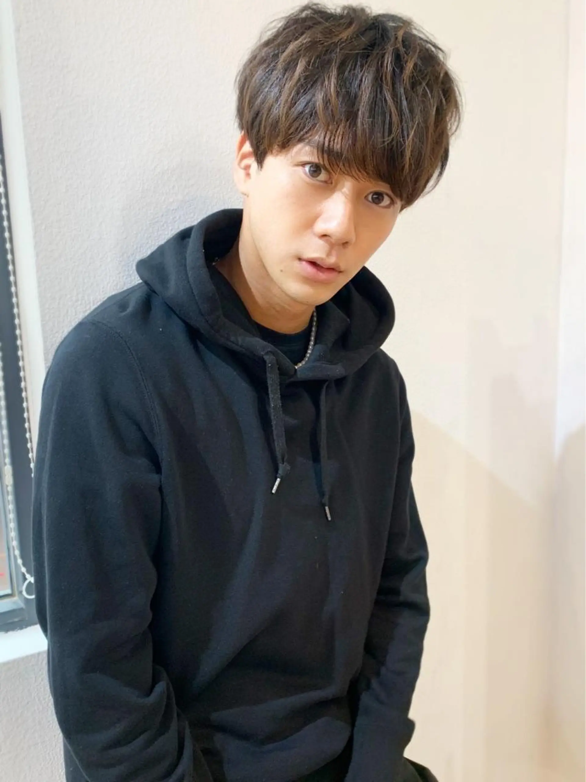 ショート メンズ アップバング メンズ韓国風 マッシュ メンズショート ツーブロック カット ヘアカラー トリートメント 大人可愛いヘア 大田のヘアスタイル