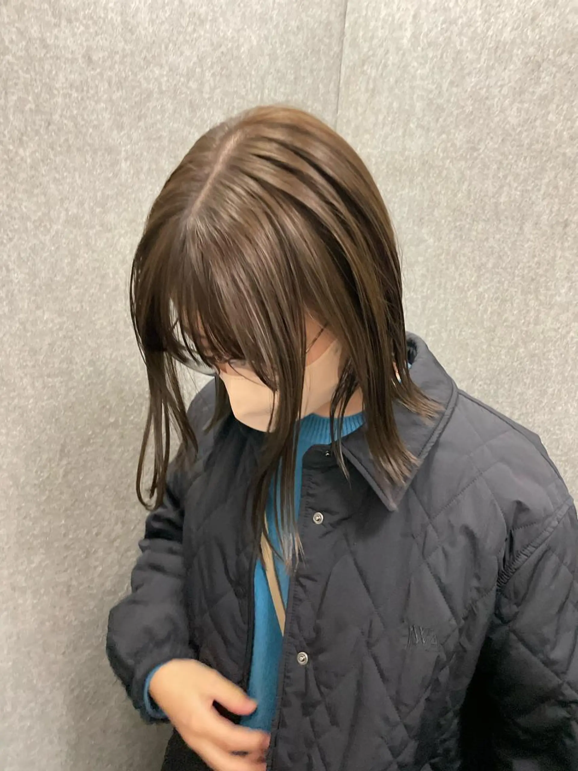 ミディアム カラー ブリーチ 透明感カラー ダブルカラー ブリーチなしカラー 【arc】Ruri コテ巻き風パーマのヘアスタイル