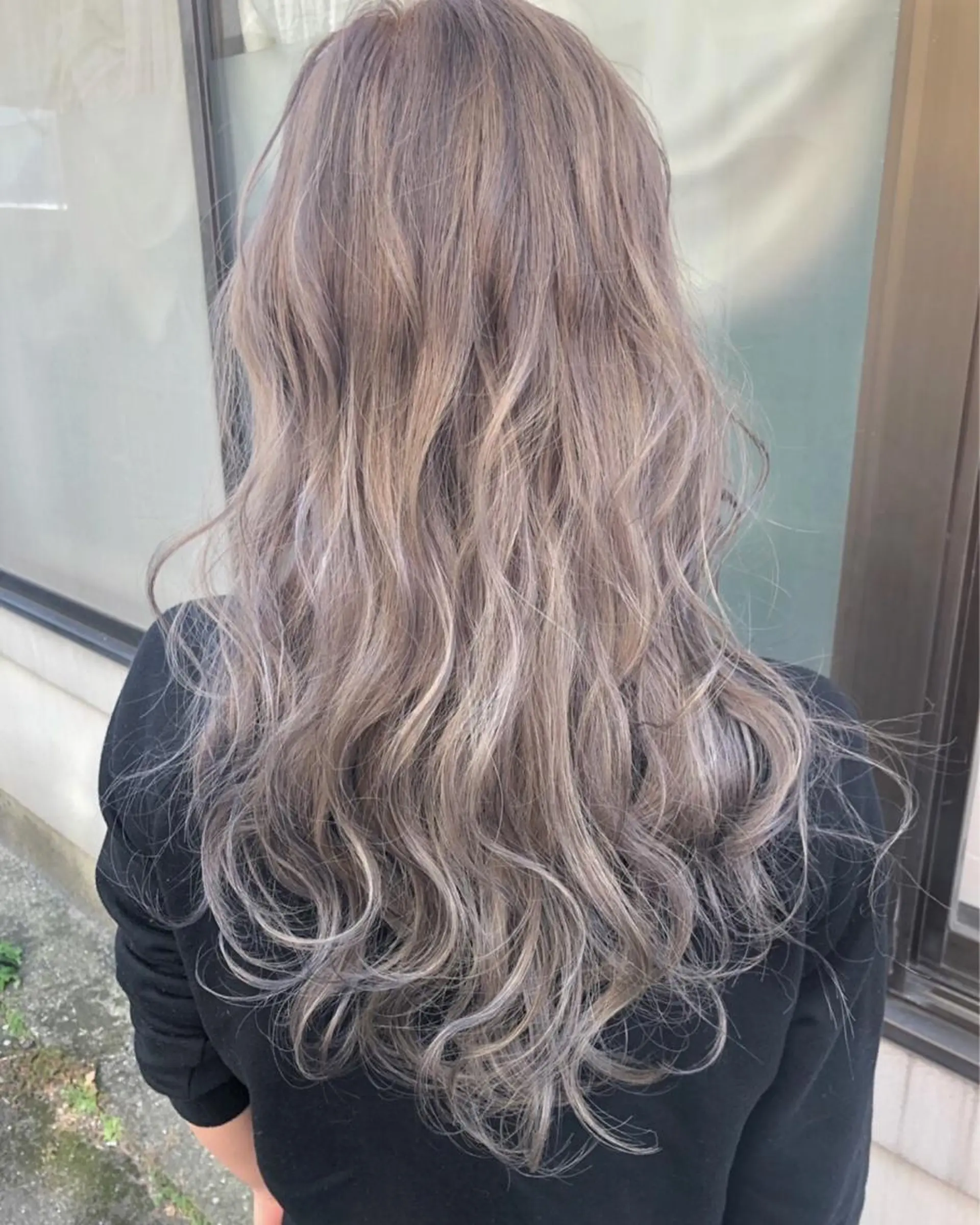 ロング カラー ヘアアレンジ お団子ヘア 切りっぱなしボブ バレイヤージュ ブリーチ デザインカラー Mariana/ 鶴原-ハイライトのヘアスタイル