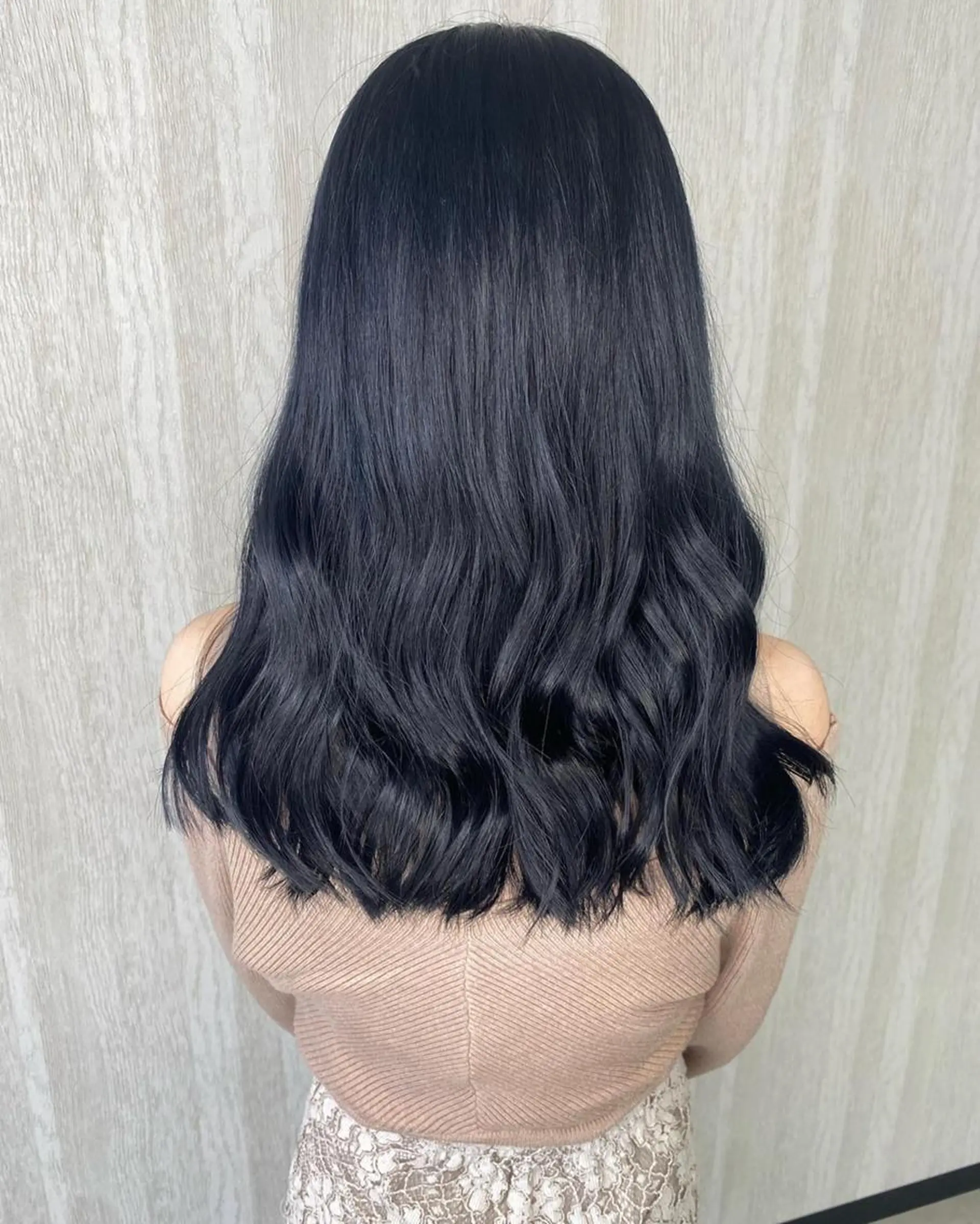 ロング カラー 黒髪 ブリーチ ブルーカラー ブルーブラック ブルージュ UNDER vr 【アンダーバー】のヘアスタイル