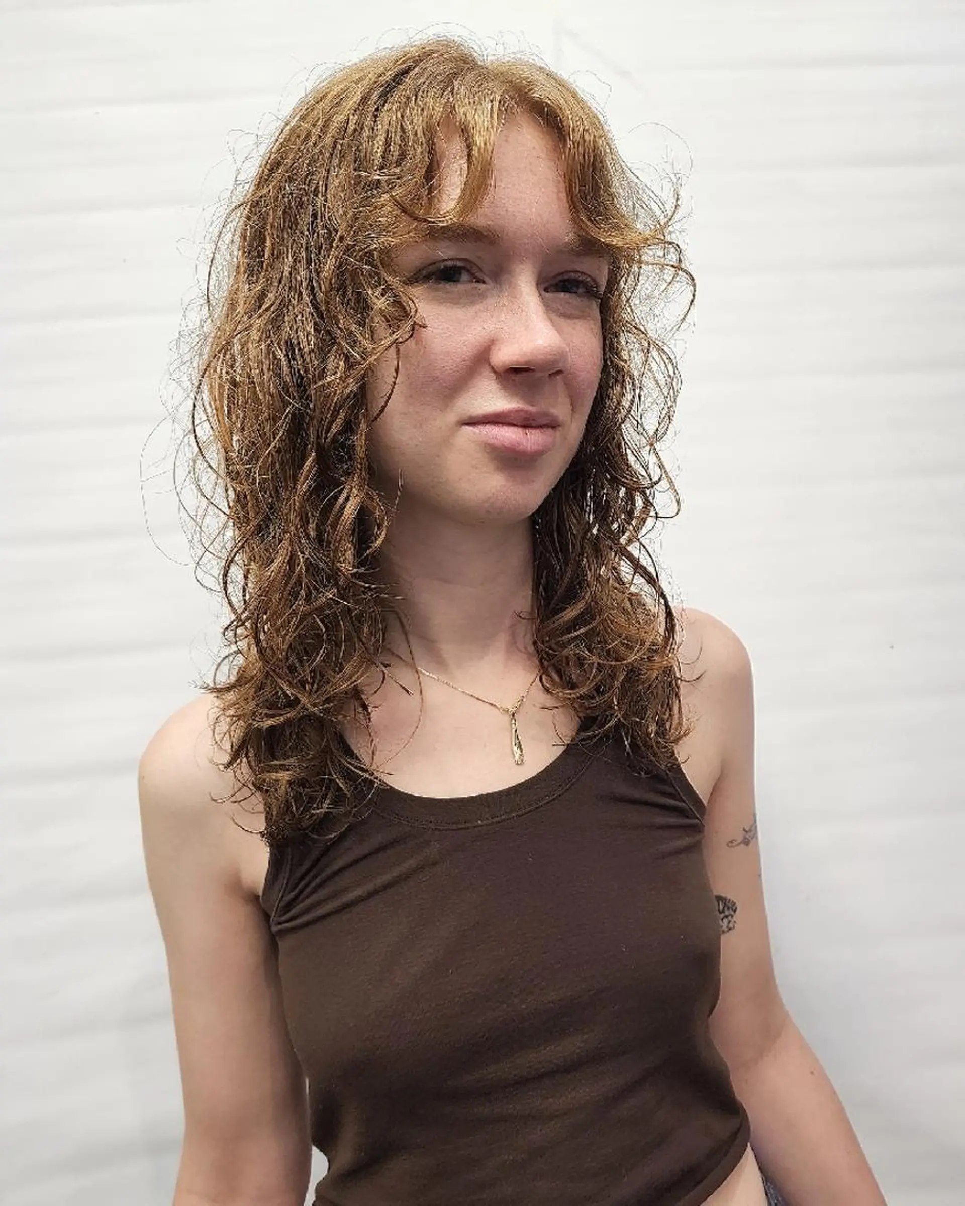 ミディアム レイヤーカット Backbocker所属・ハイトーン/ブリーチ /デザインカラーのヘアスタイル