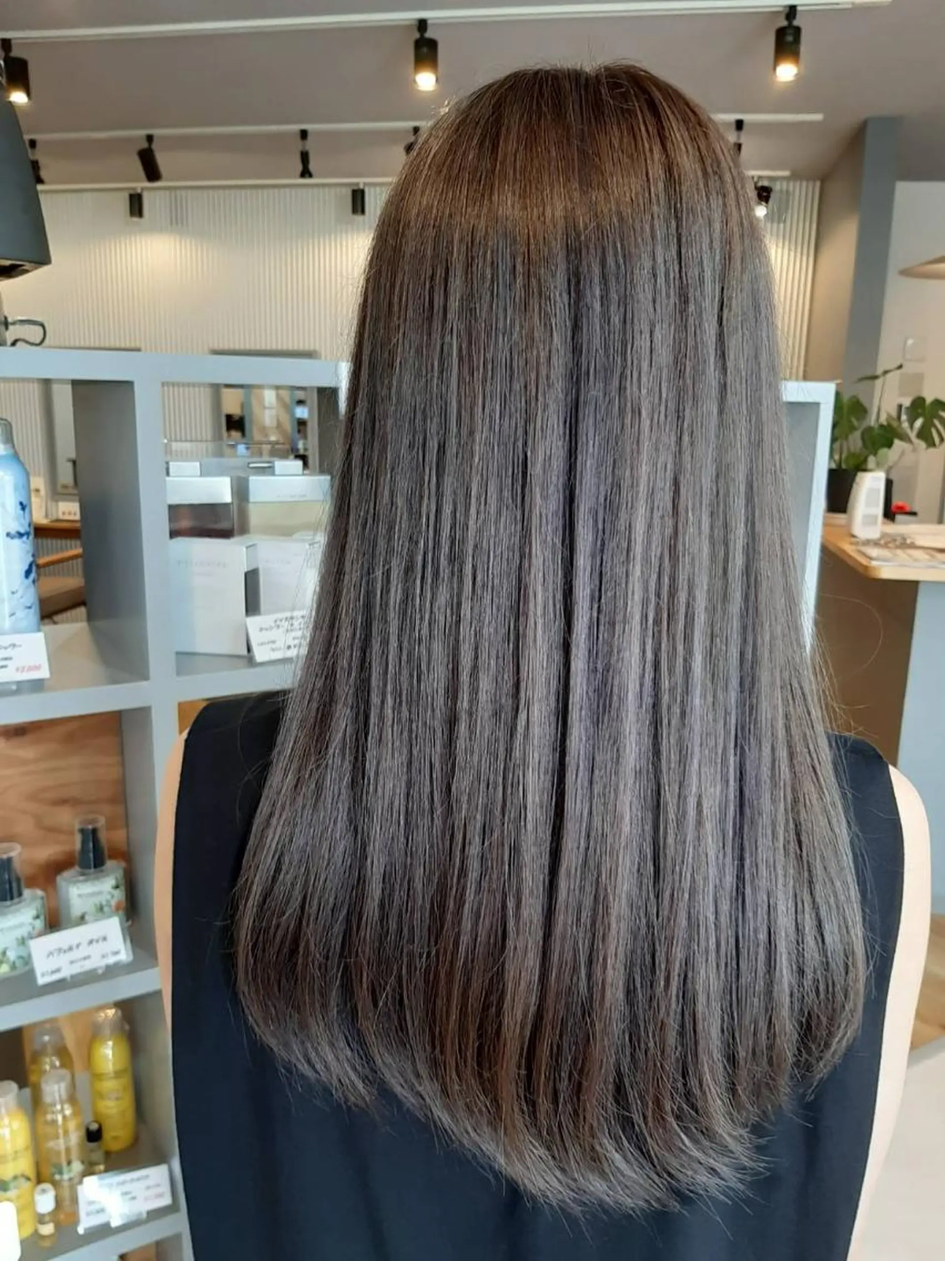 セミロング カラー オーガニックカラー 髪質改善 トリートメント ヘアカラー トリートメント 髪質改善カラーズ カフェプラスのヘアスタイル