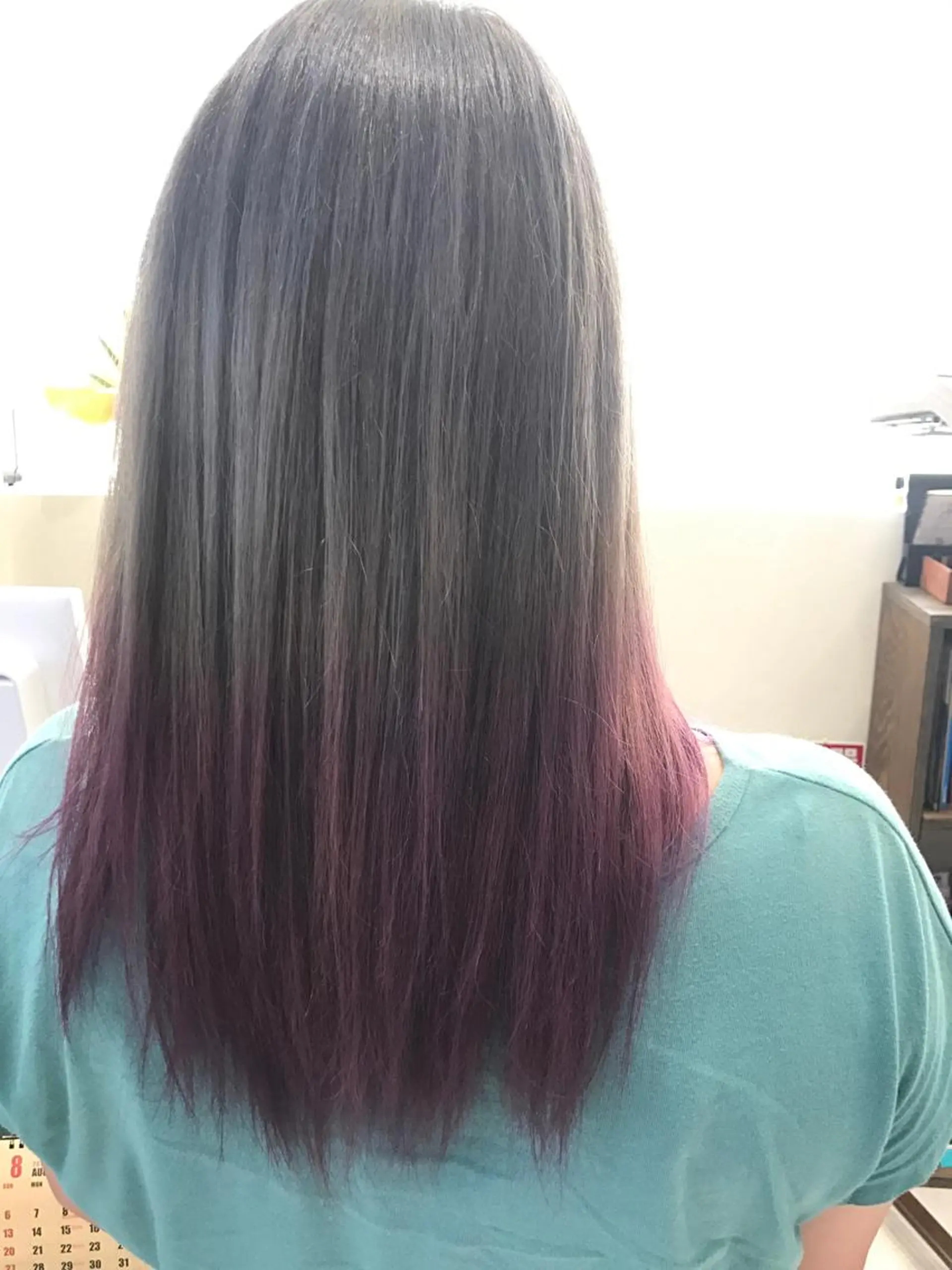 ロング カラー グラデーションカラー バイオレットカラー 松本 明日可のヘアスタイル