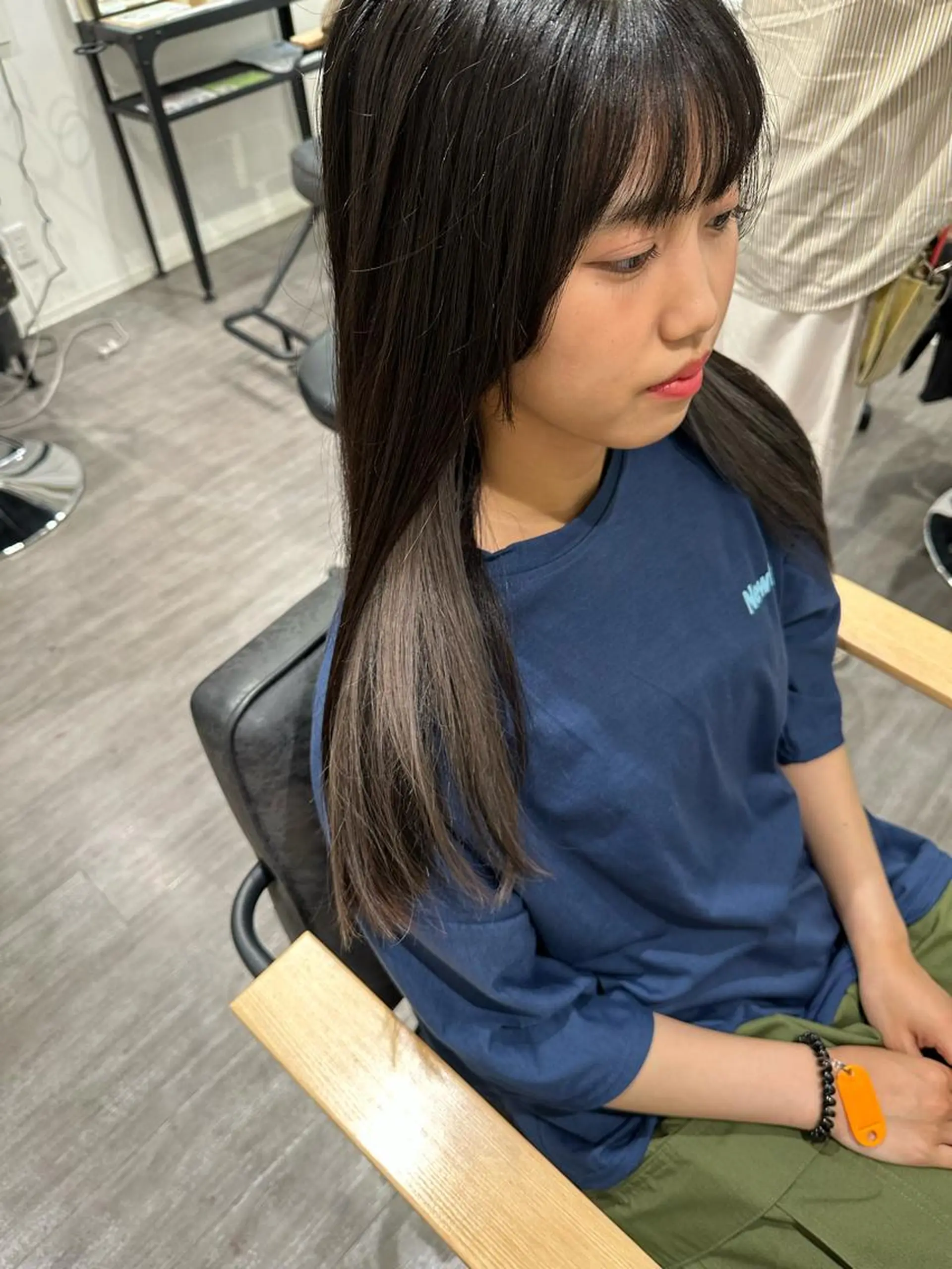 セミロング カラー グレージュ カット ヘアカラー トリートメント 上田 紗也のヘアスタイル