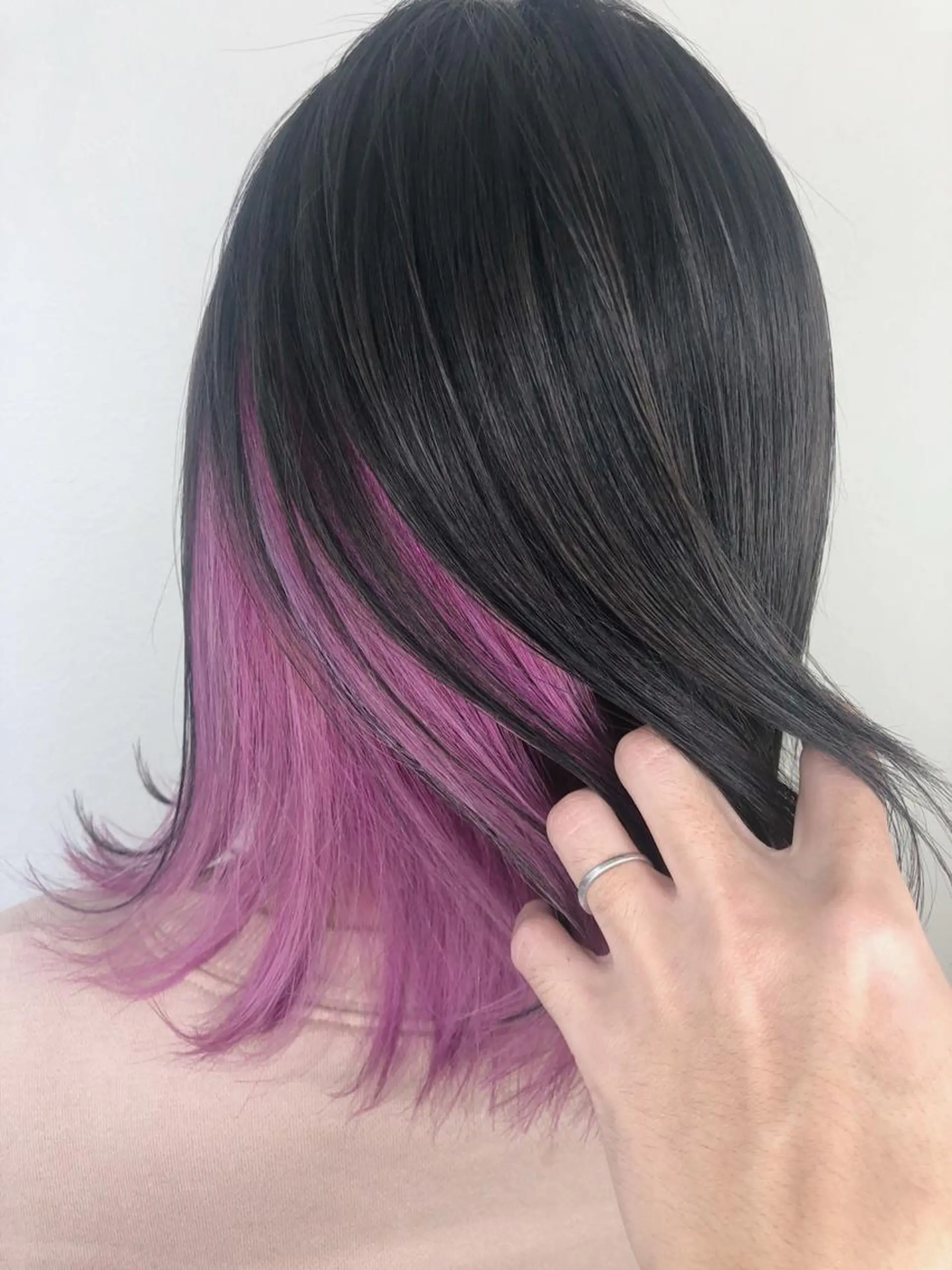 ショート カラー ピンクカラー ボブ ヘアカラー トリートメント ito. ブリーチ/髪質改善のヘアスタイル