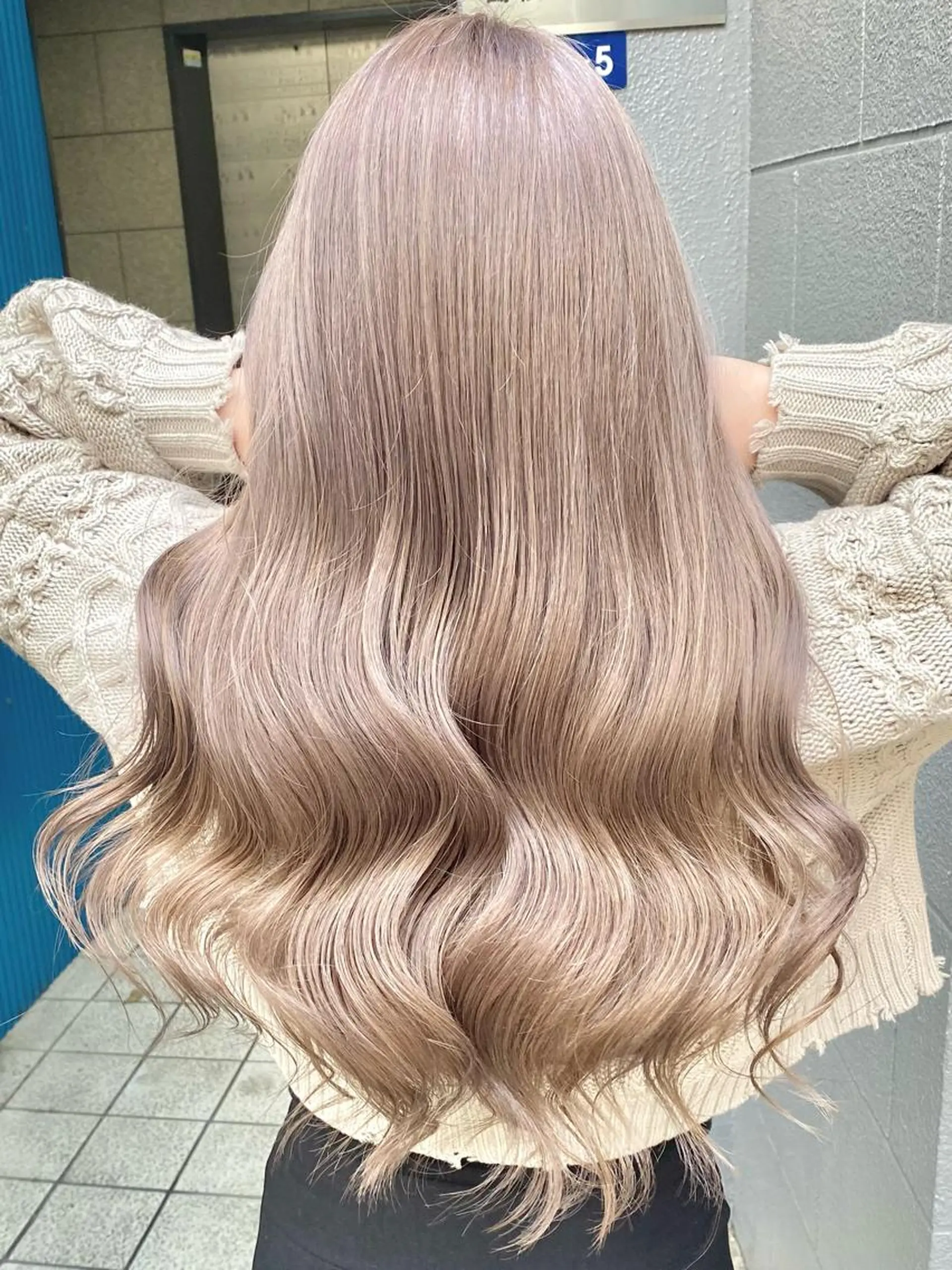 ロング カラー ベージュカラー ホワイトベージュ ヘアカラー トリートメント 💘カラー特化美容師 尾崎拓己のヘアスタイル